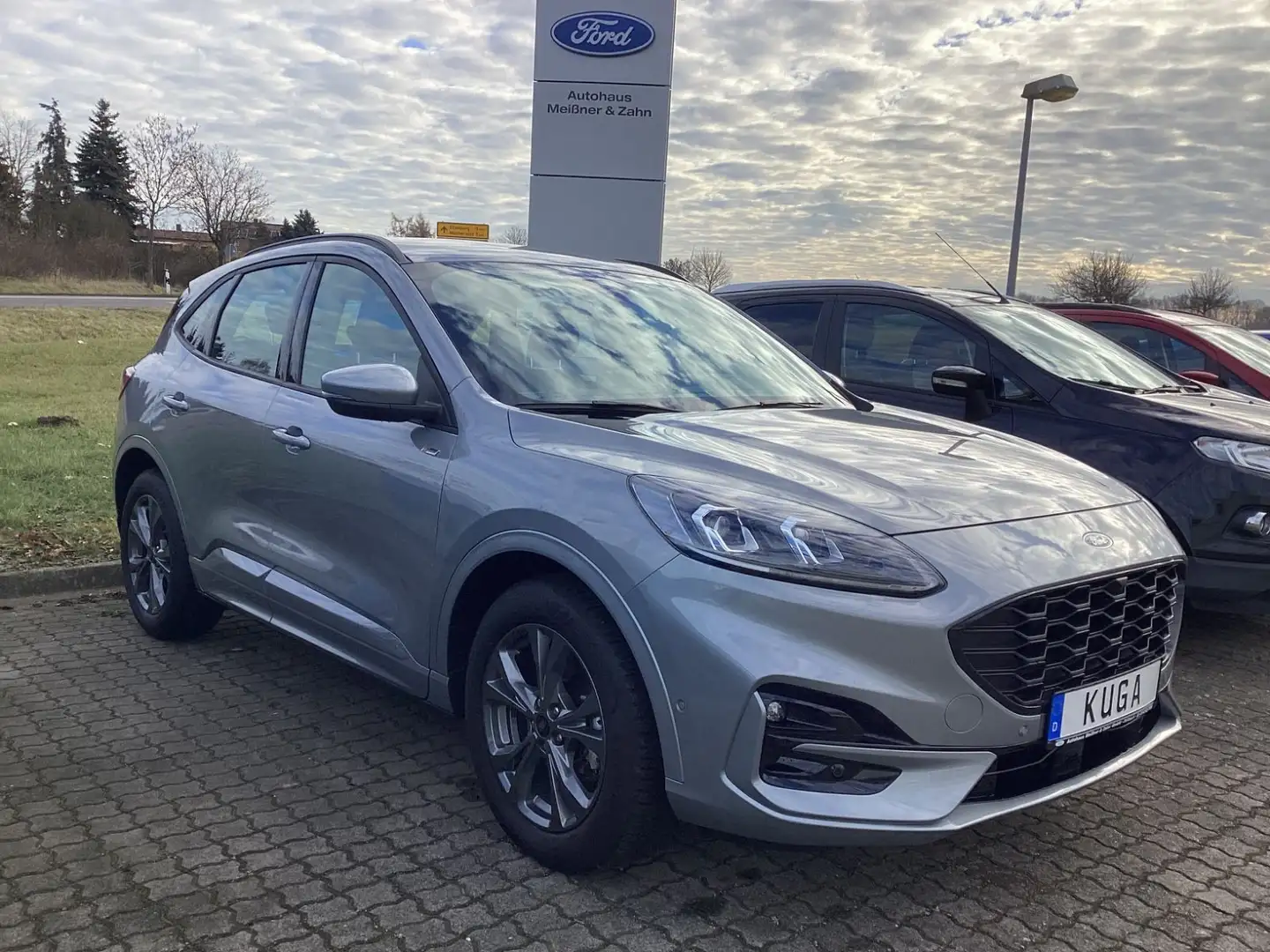 Ford Kuga ST-Line, AHK / GJR / ASSIST.-P / TECHNO-P. Plateado - 2