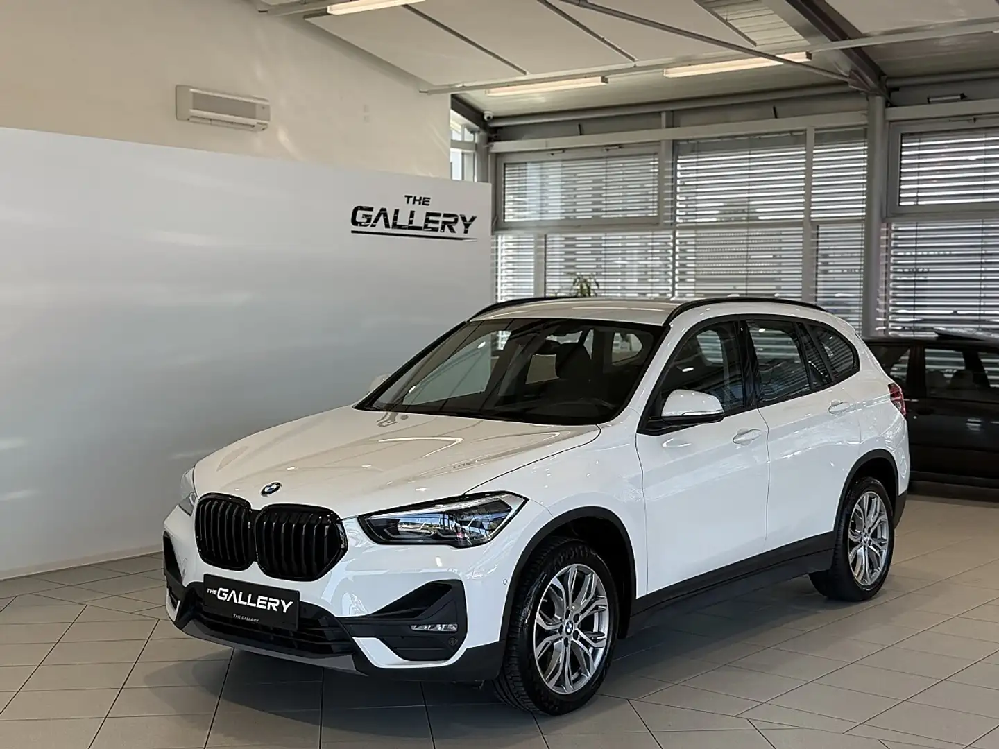 BMW X1 xDrive 20d Aut.*LED*Kamera*AHK*Verkehrszeichen Weiß - 1