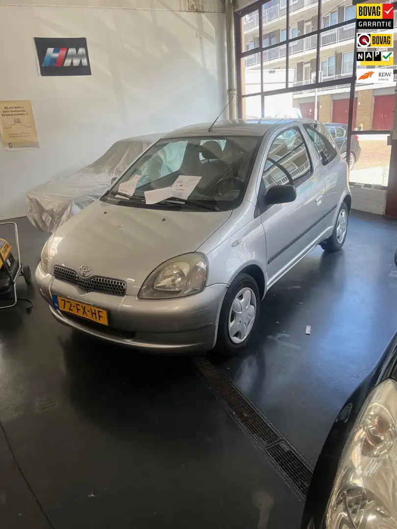 Toyota Yaris 1.3-16V VVT-i Sol, Radio, Electrische ramen, Gris - 1