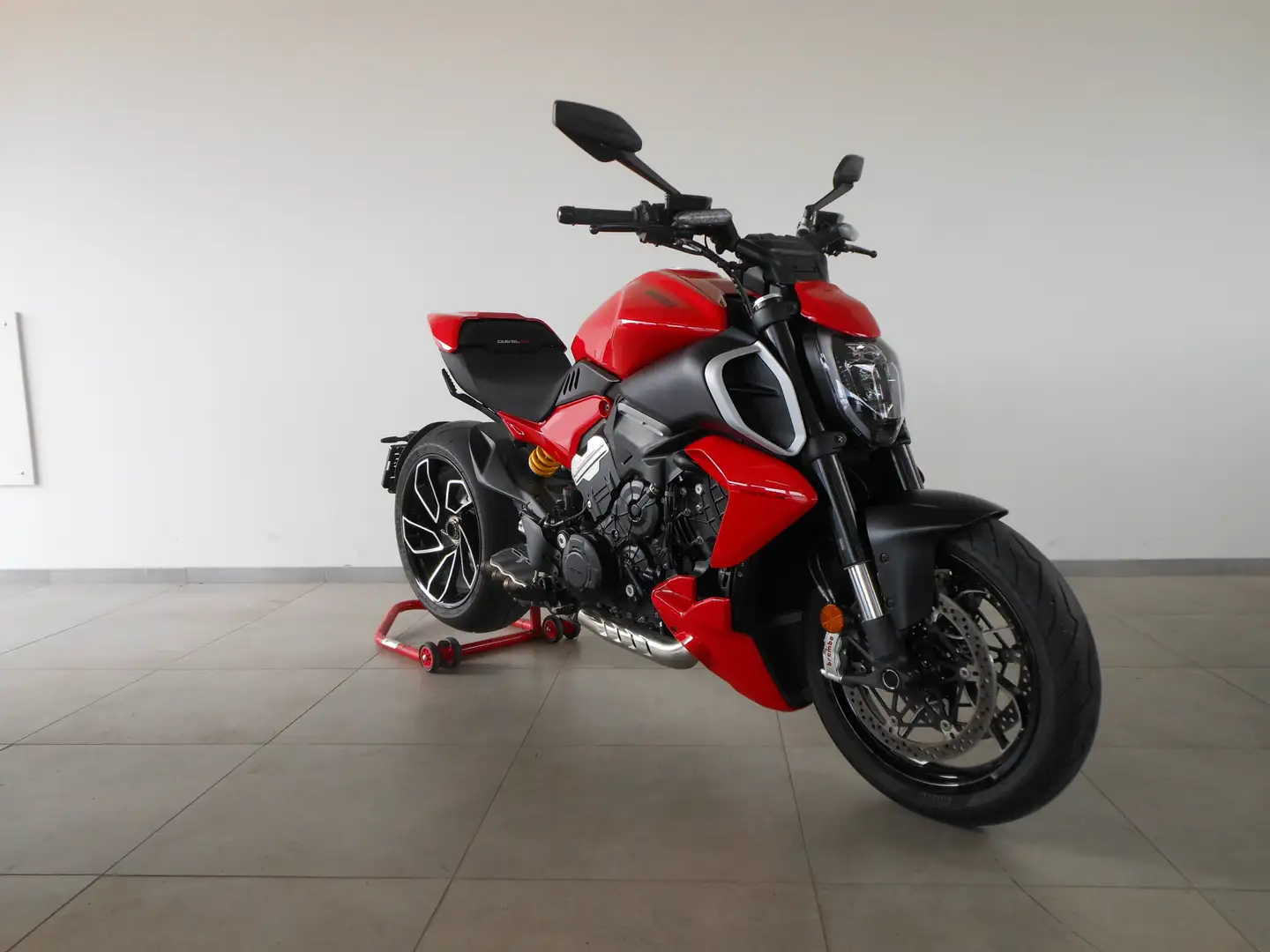 Ducati Diavel V4 Roşu - 2