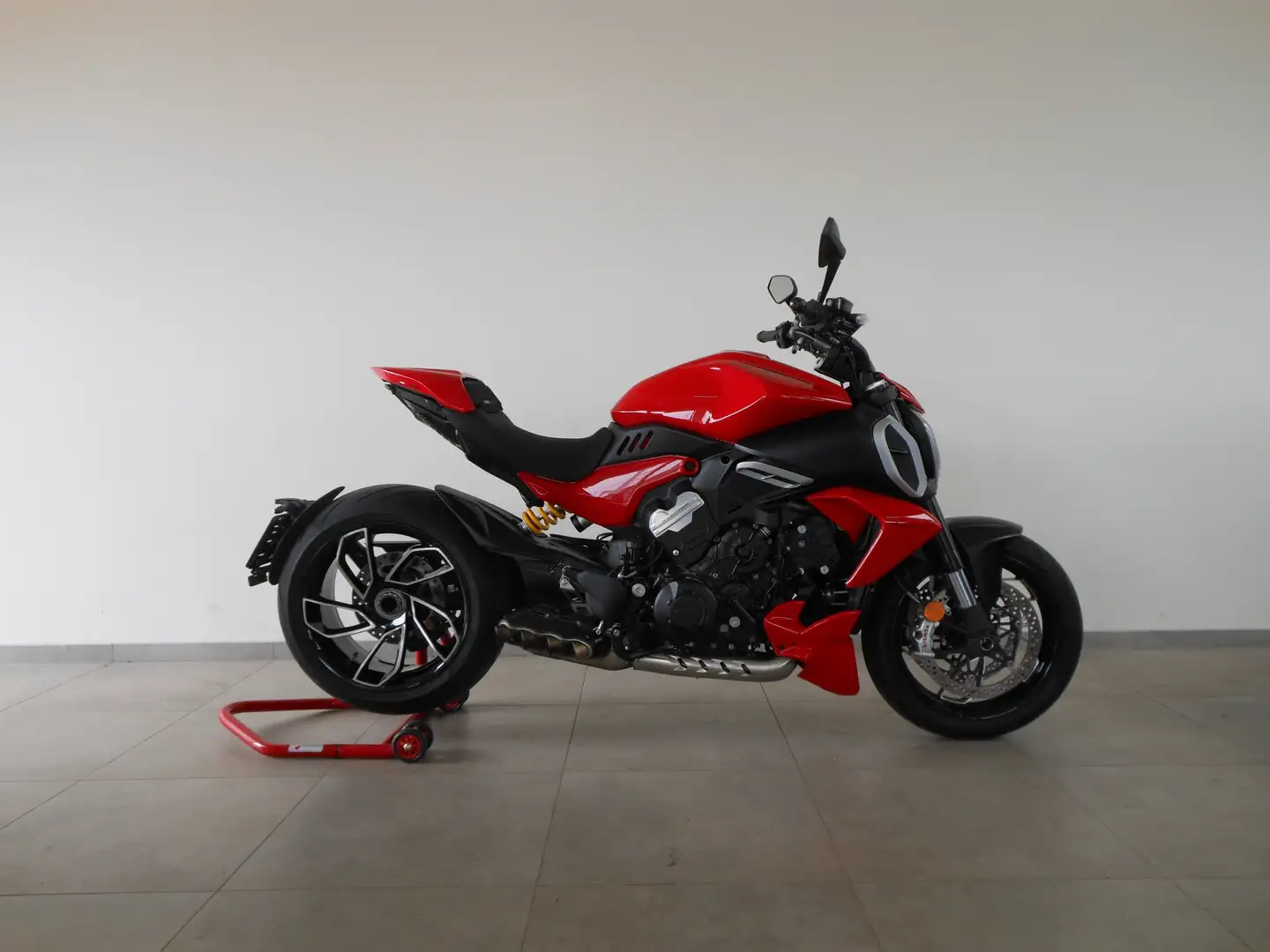 Ducati Diavel V4 Roşu - 1