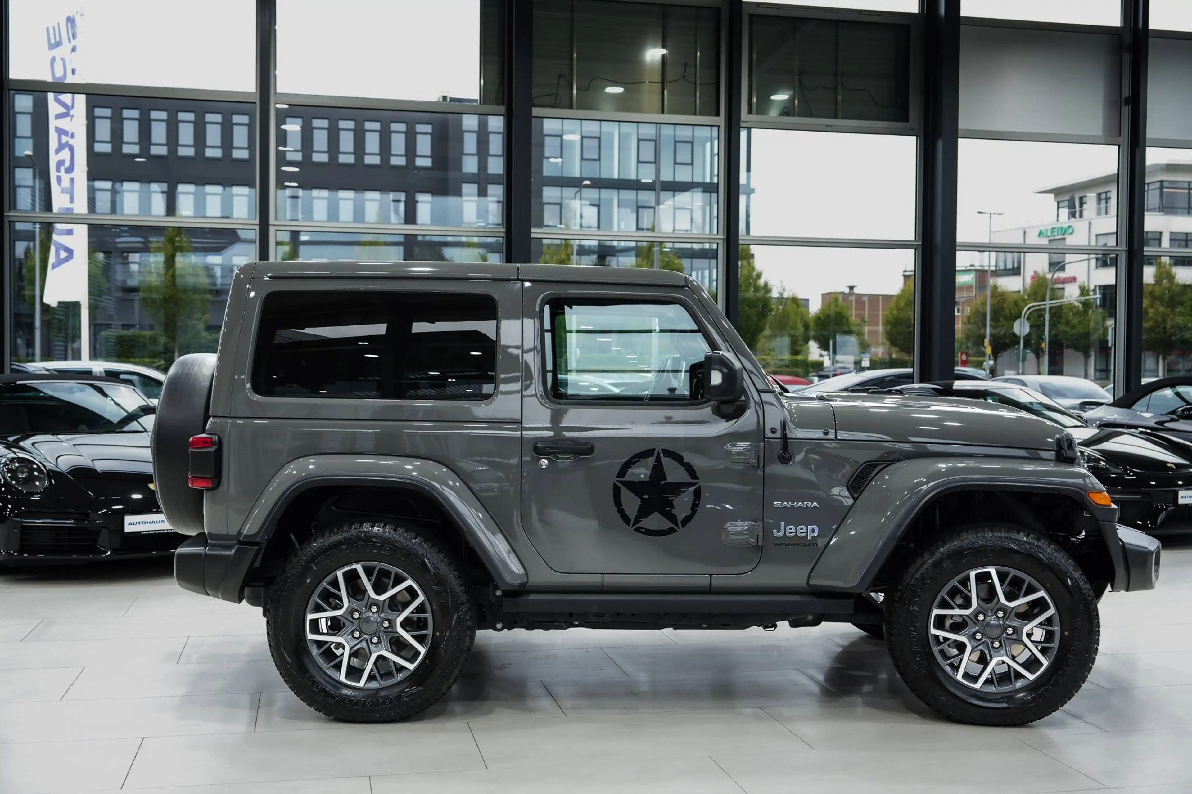 Jeep Wrangler Unlimited Sahara*ALPINE-PREM*KAMERA*LED — photo 9