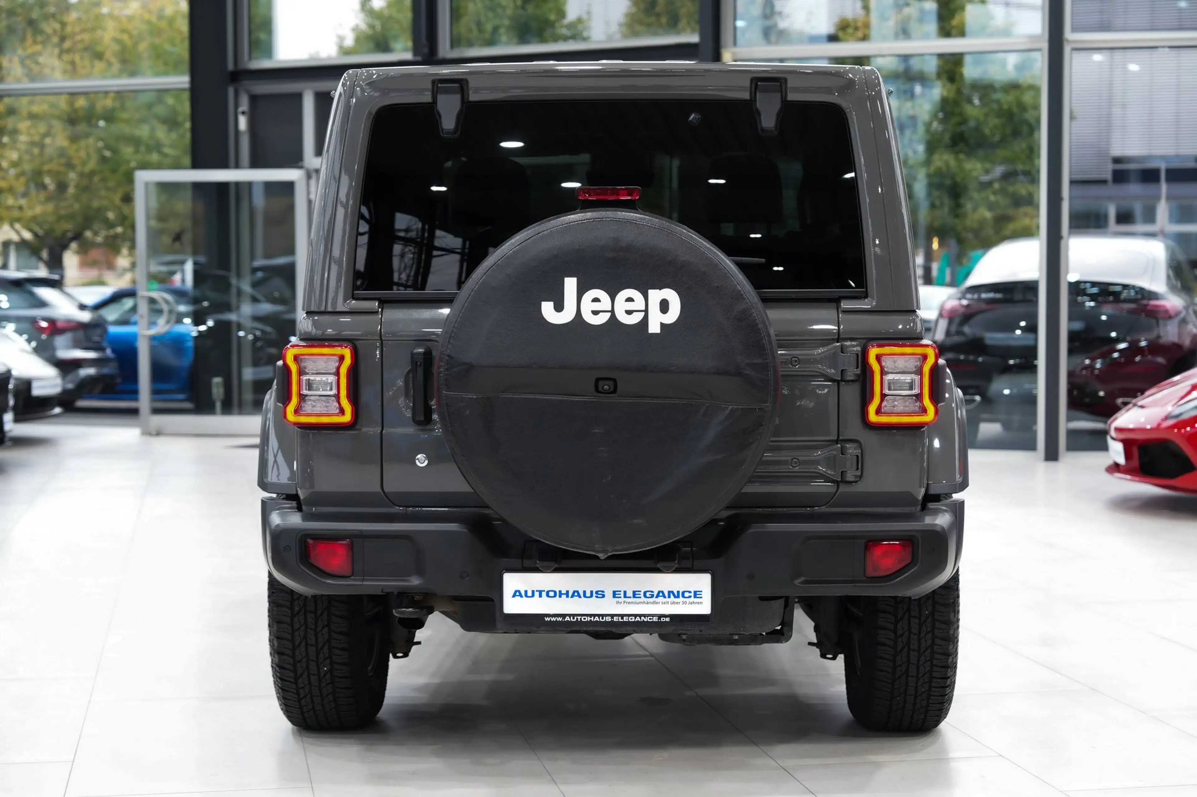 Jeep Wrangler Unlimited Sahara*ALPINE-PREM*KAMERA*LED — photo 5