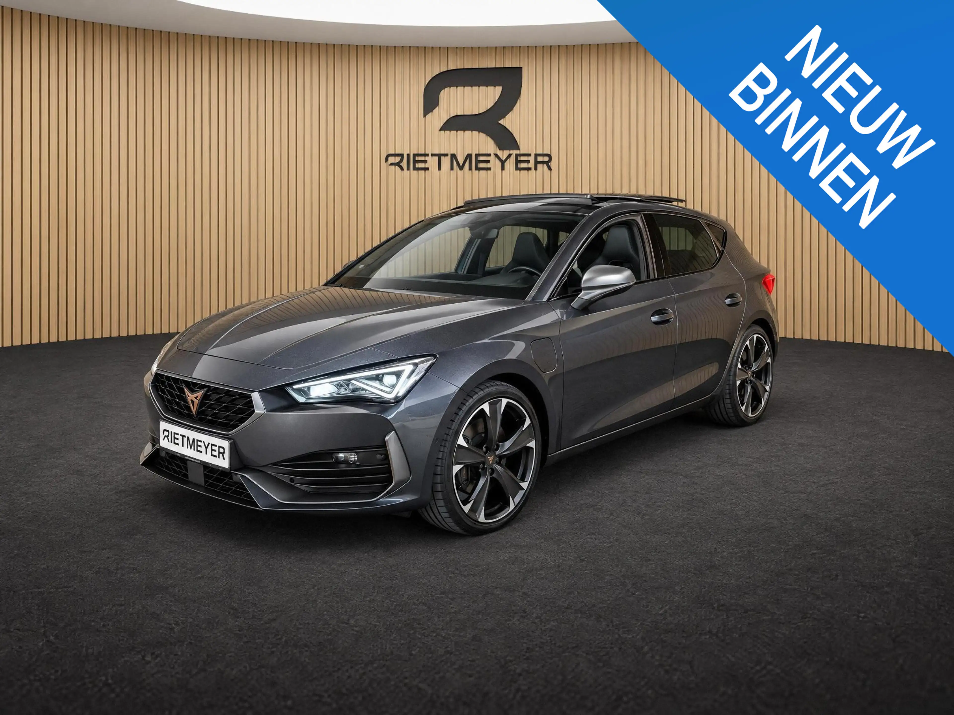 CUPRA Leon 1.4 e-Hybrid VZ Business |Panorama dak |Camera |Sf
