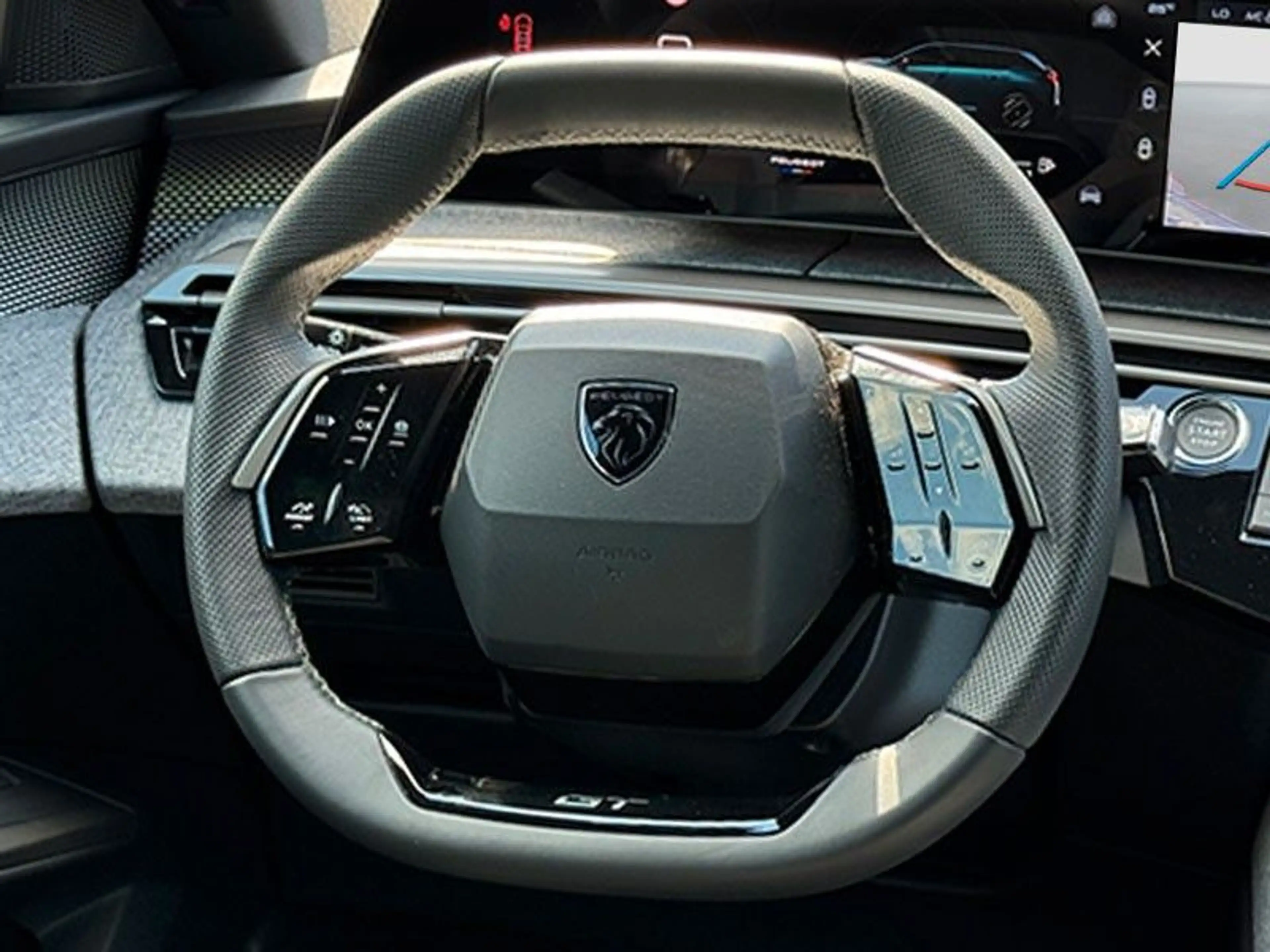 Peugeot 5008 Hybrid 145 GT — photo 11