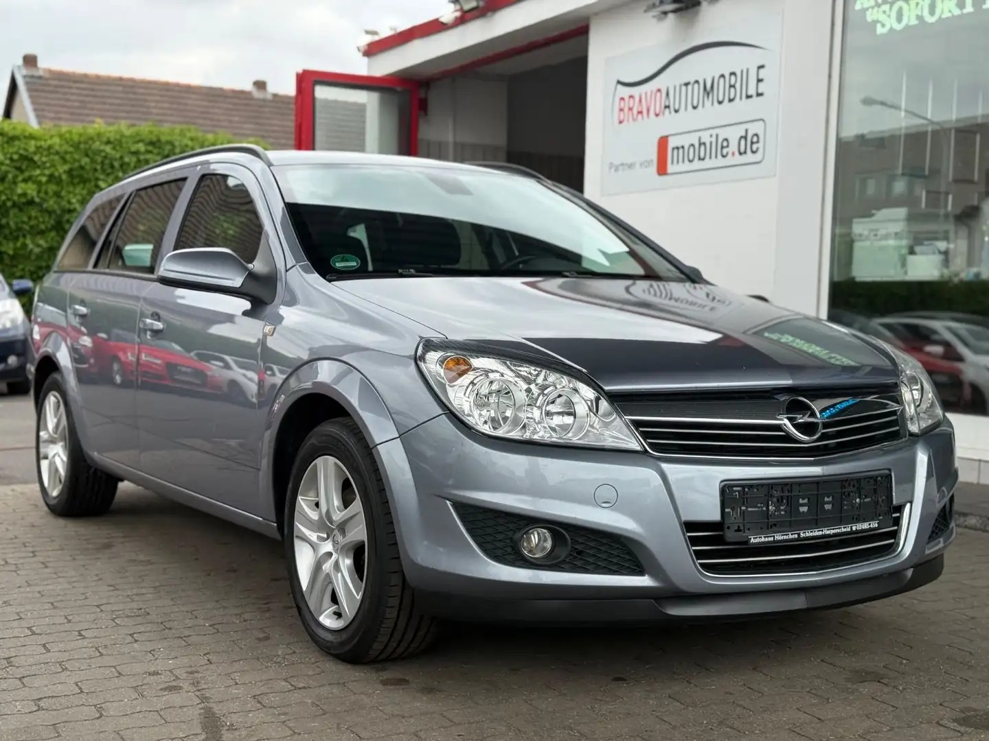 Opel Astra H Caravan Edition KLIMA/AUX/8X BEREIFT/AHK Plateado - 1