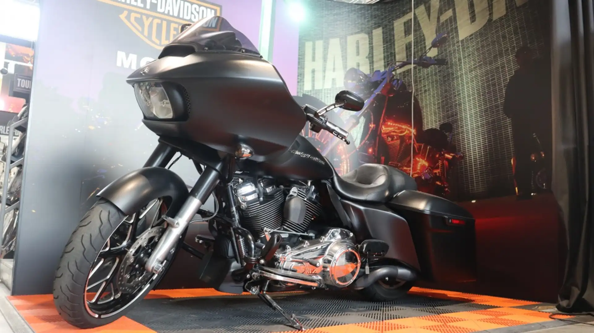 Harley-Davidson Tour Glide Road Siyah - 1