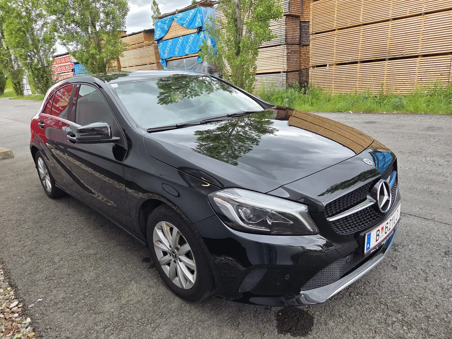 Mercedes-Benz 180 Schwarz - 1