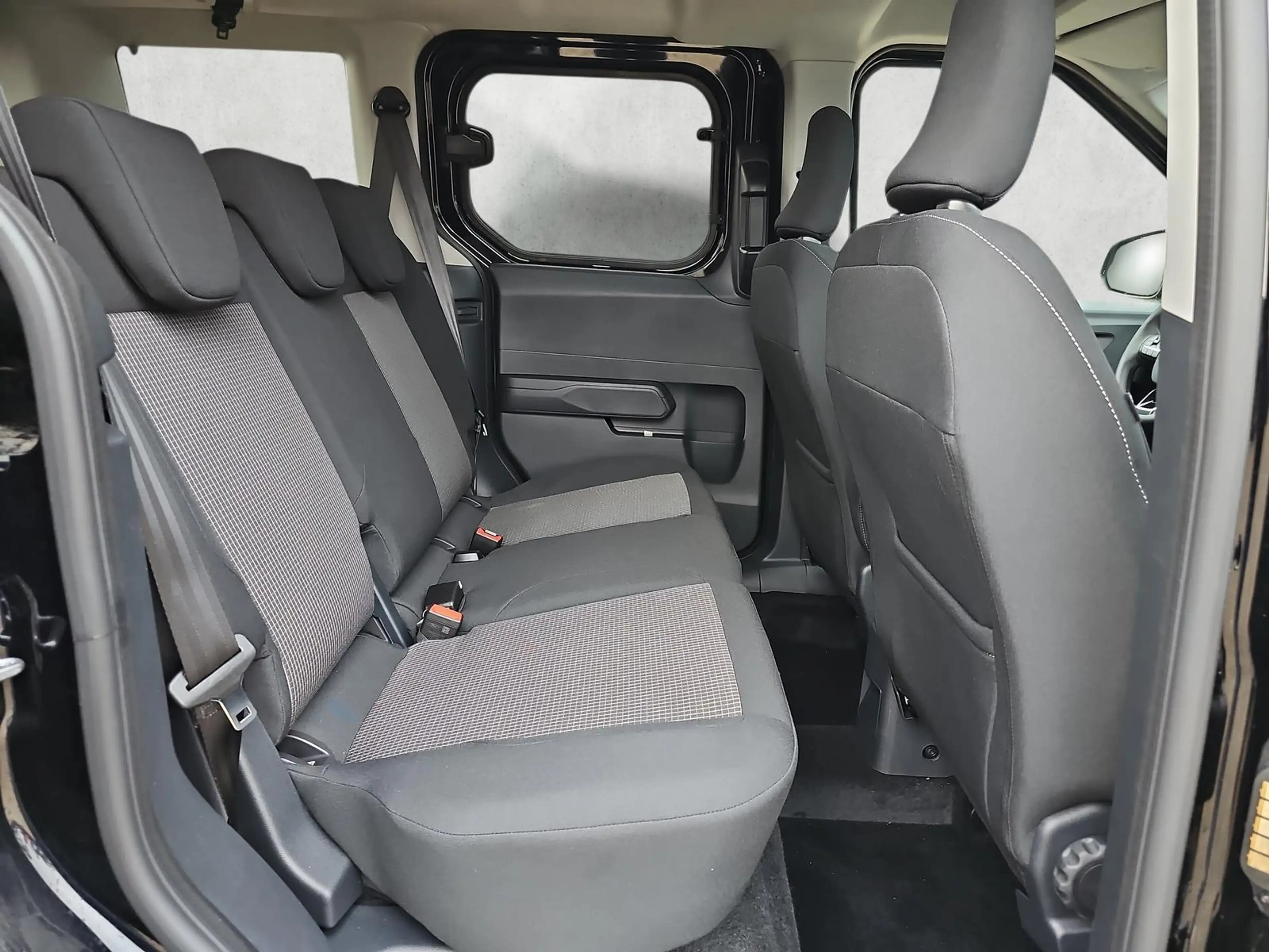 Ford Tourneo Courier Trend 1.0 EB 5JGar Kamera AHK 92 kW (125 PS), S... — photo 13
