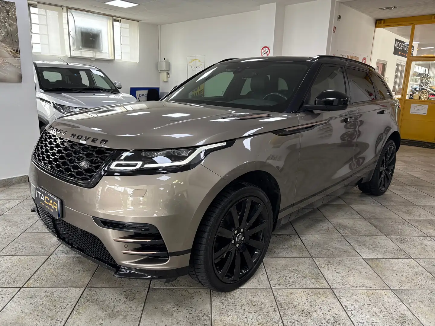 Land Rover Range Rover Velar 2.0 i4 R-Dynamic HSE 240cv auto TELAIO 168.000 KM Bronze - 1
