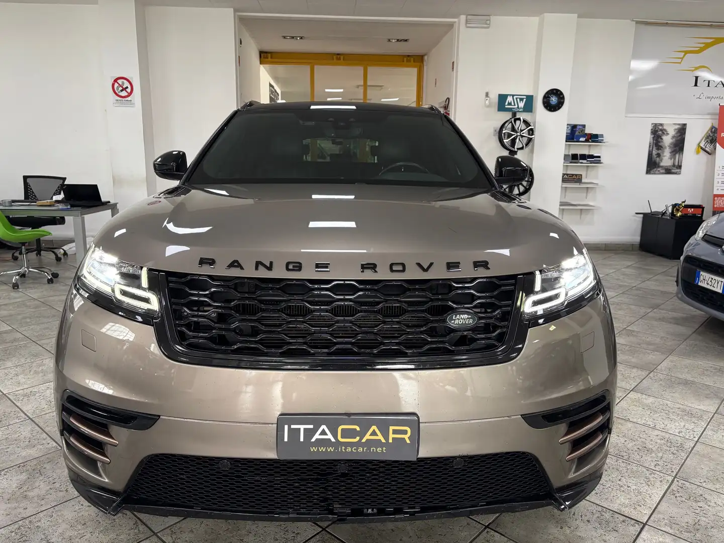 Land Rover Range Rover Velar 2.0 i4 R-Dynamic HSE 240cv auto TELAIO 168.000 KM Bronze - 2