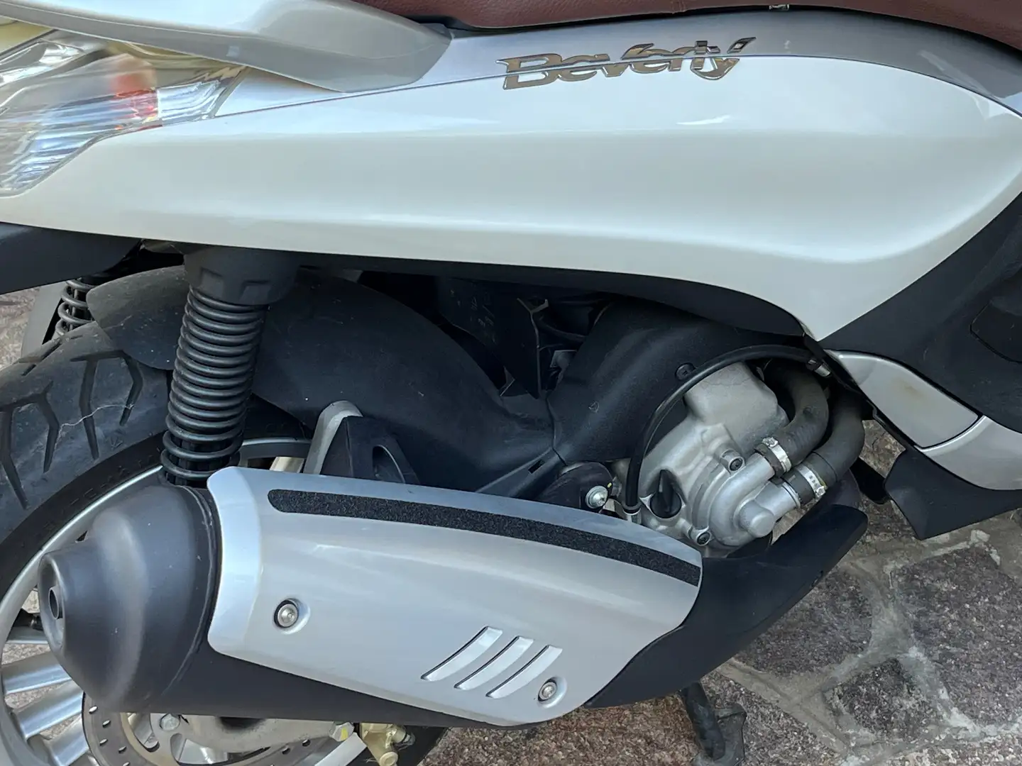 Piaggio Beverly 300 Bianco - 2
