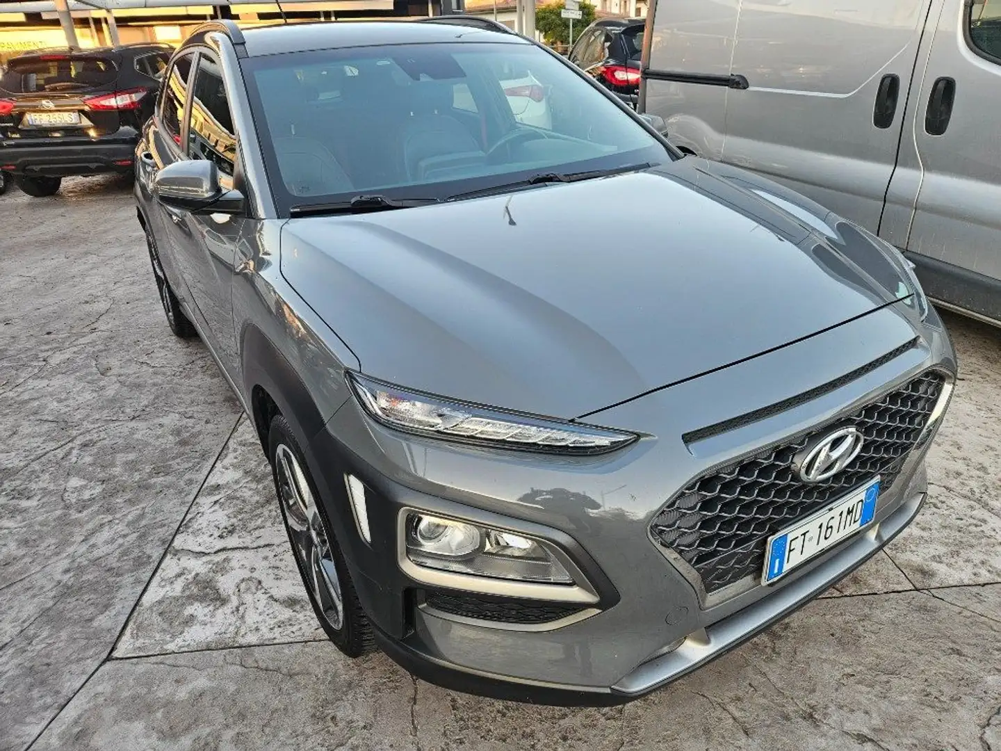 Hyundai KONA 1.6 CRDI 115 CV Xpossible Grau - 2