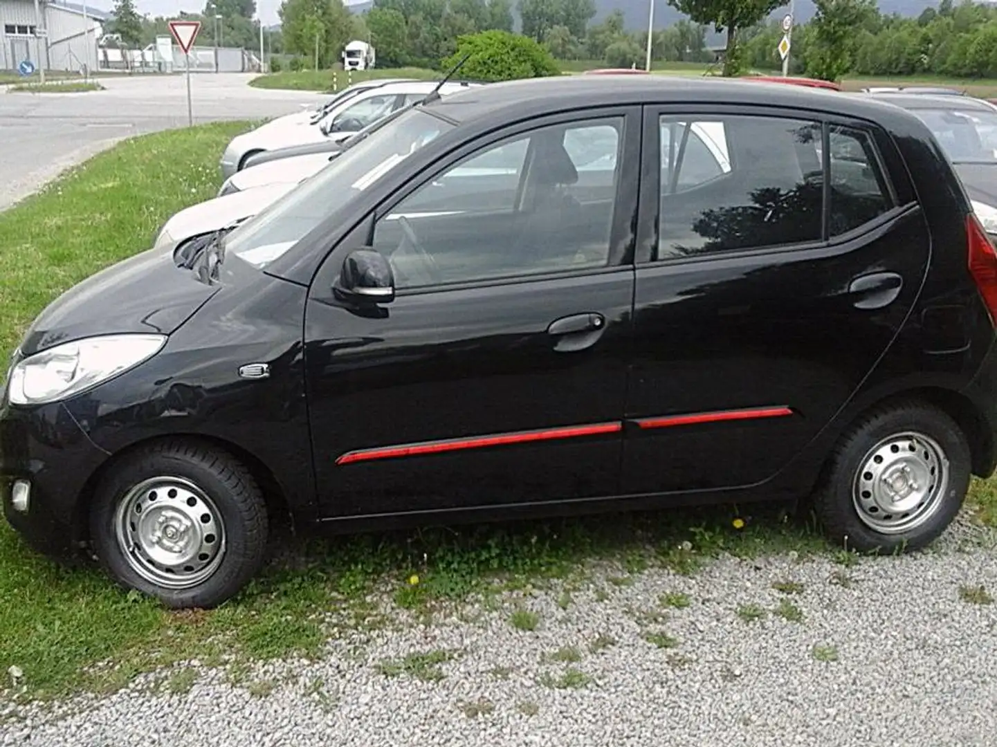 Hyundai i10 UEFA Euro 2012 Edition/ Sitzhzg+Klima+FH+ZV/EURO 5 Schwarz - 1