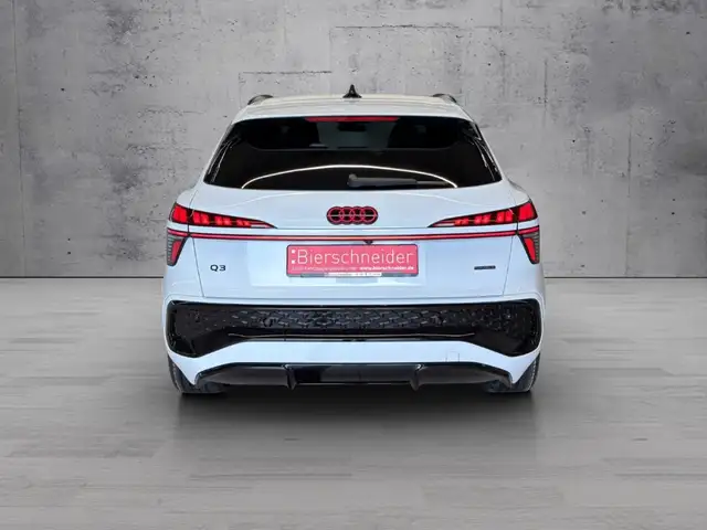 Audi Q3 view 6