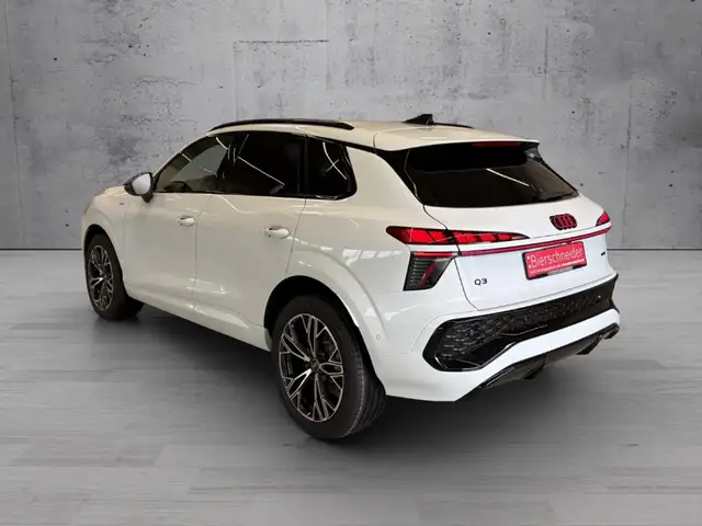 Audi Q3 view 5