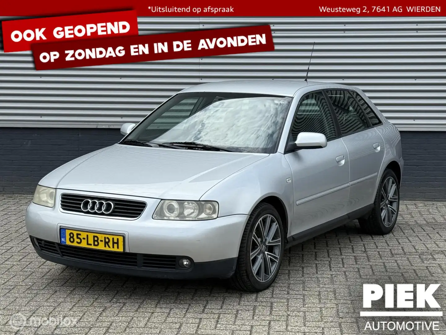 Audi A3 1.6 Ambiente AUTOMAAT Gris - 1
