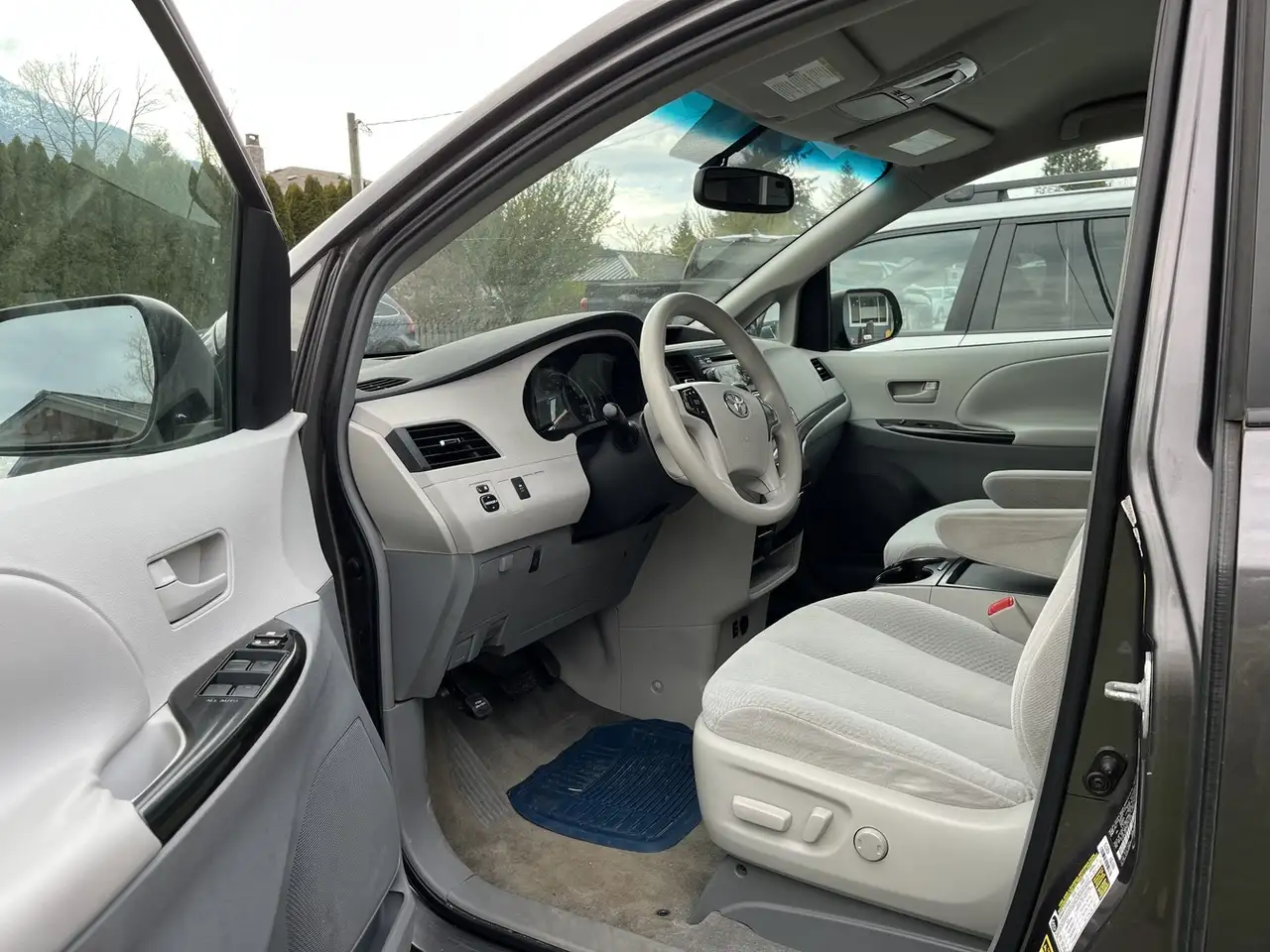Toyota Sienna снимка Toyota Sienna
