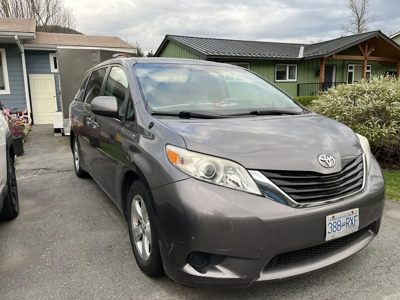 Toyota Sienna снимка Toyota Sienna