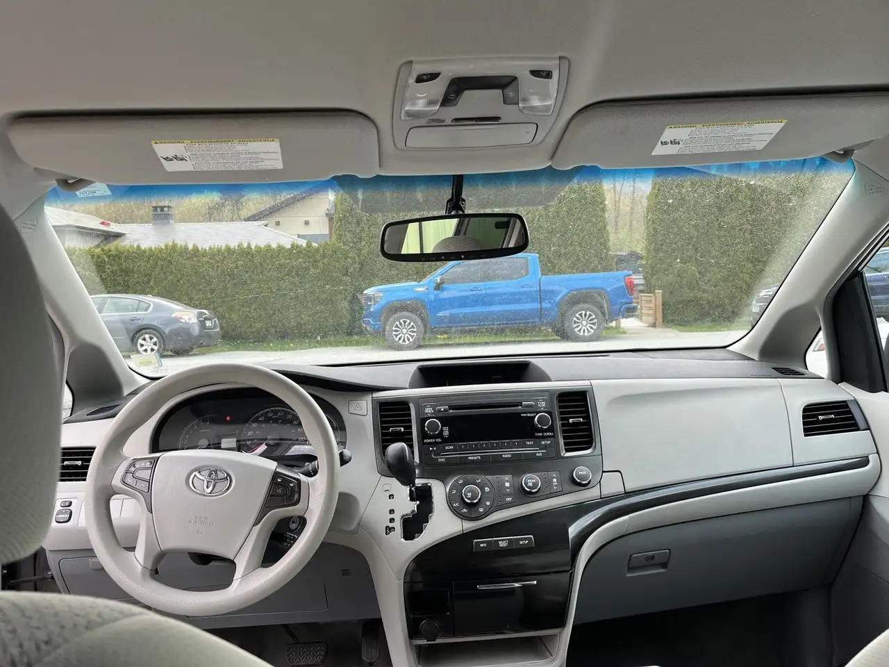 Toyota Sienna снимка Toyota Sienna