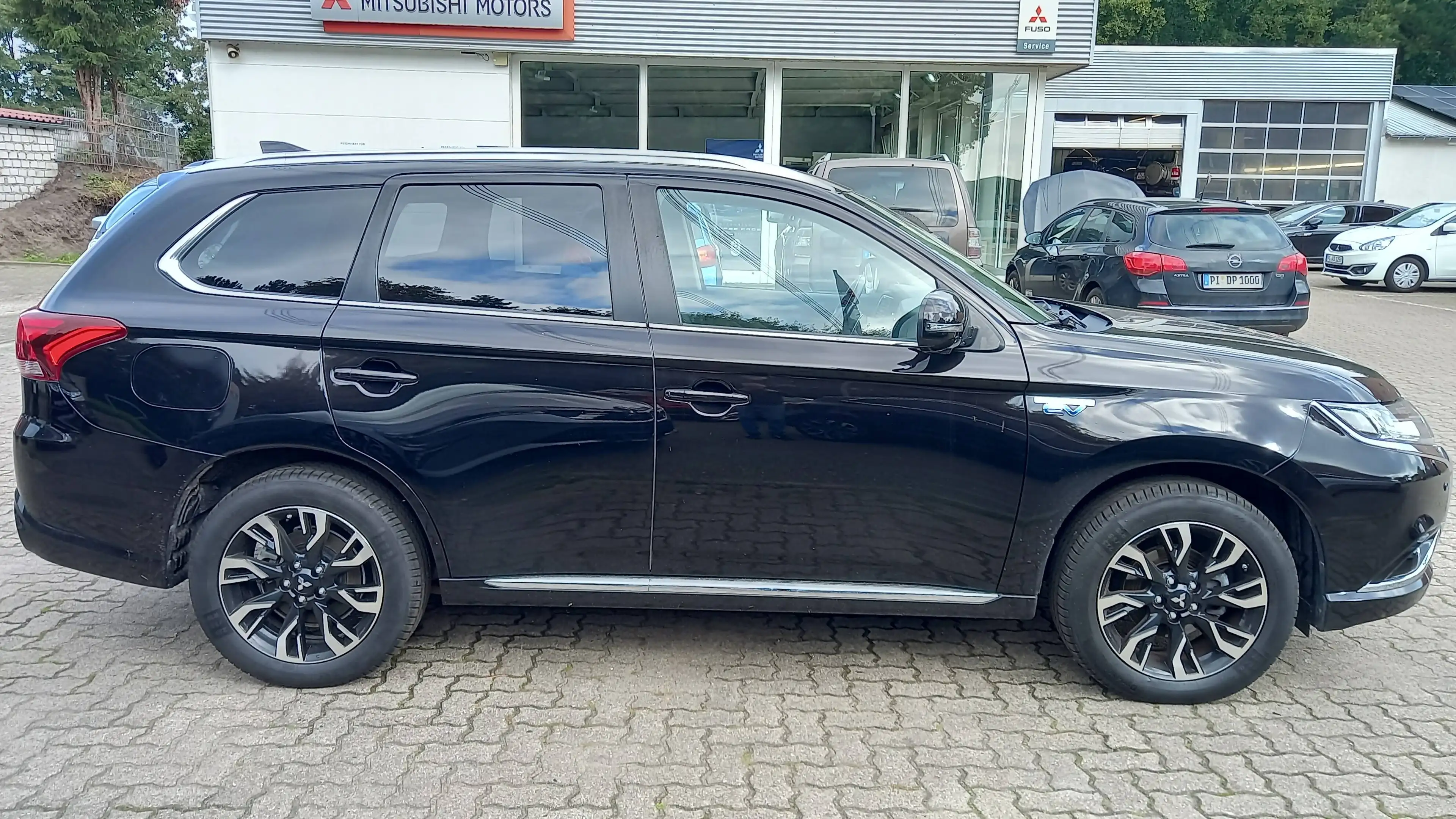 Mitsubishi Outlander Outlander 2.0 4WD Plug-In Hybrid Top — photo 5