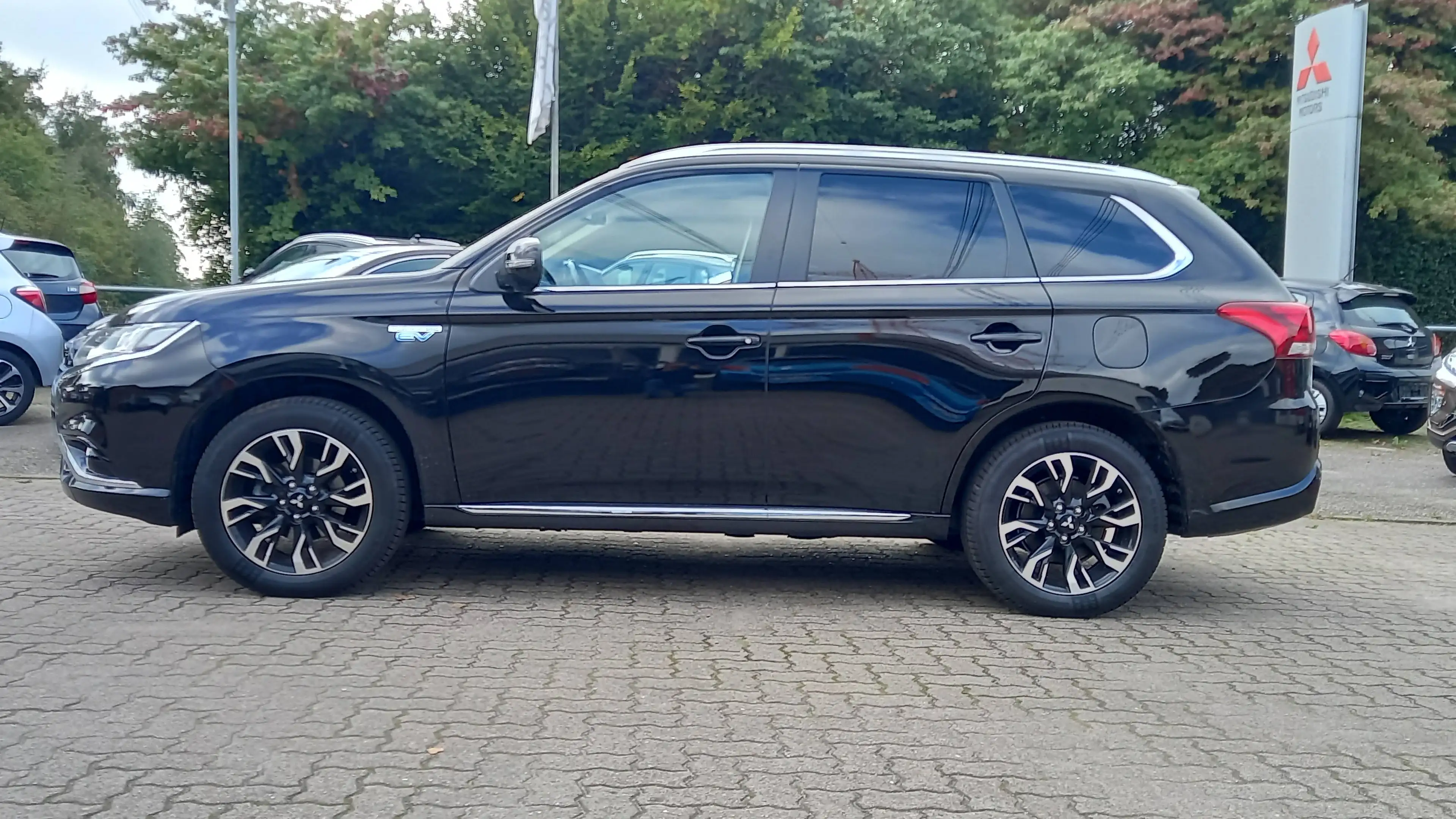 Mitsubishi Outlander Outlander 2.0 4WD Plug-In Hybrid Top — photo 2
