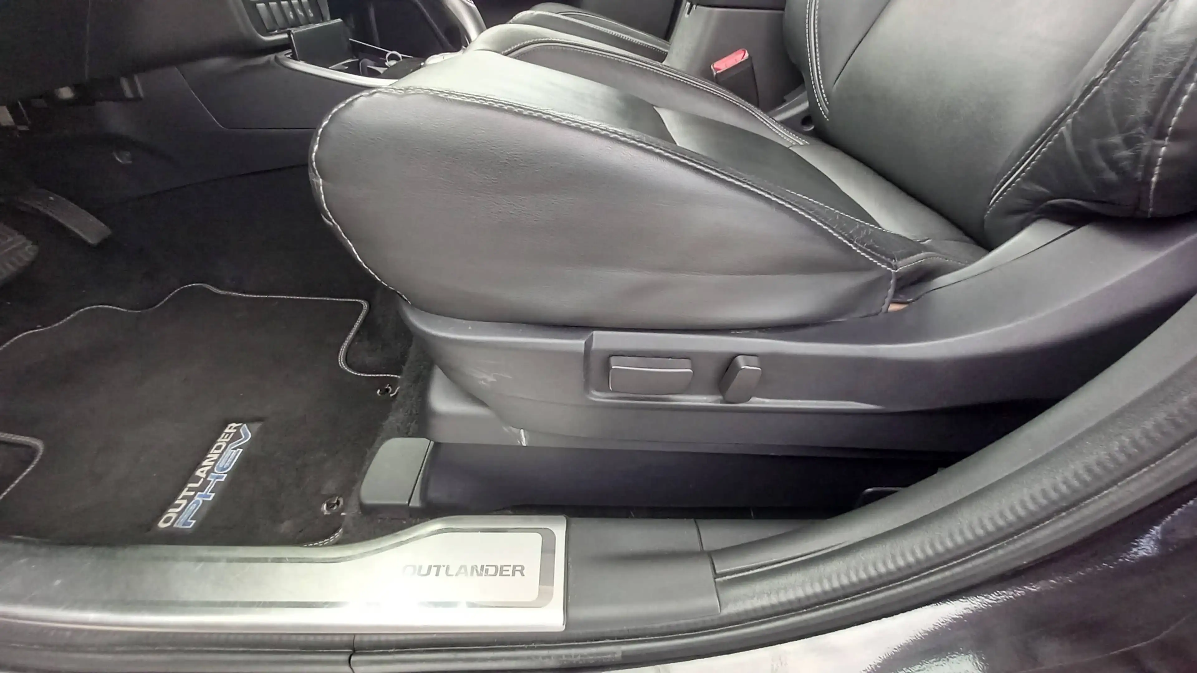 Mitsubishi Outlander Outlander 2.0 4WD Plug-In Hybrid Top — photo 8