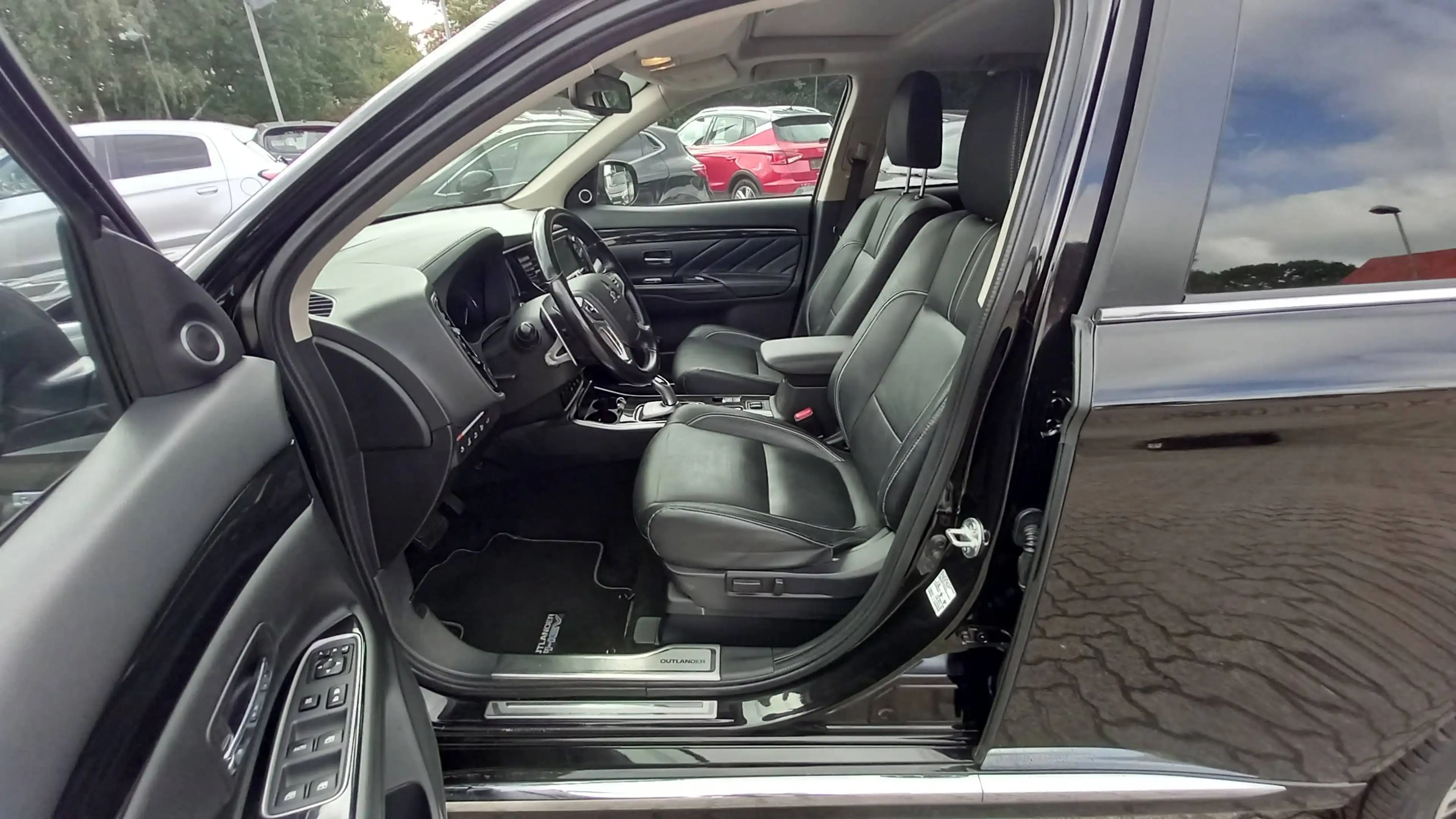 Mitsubishi Outlander Outlander 2.0 4WD Plug-In Hybrid Top — photo 9