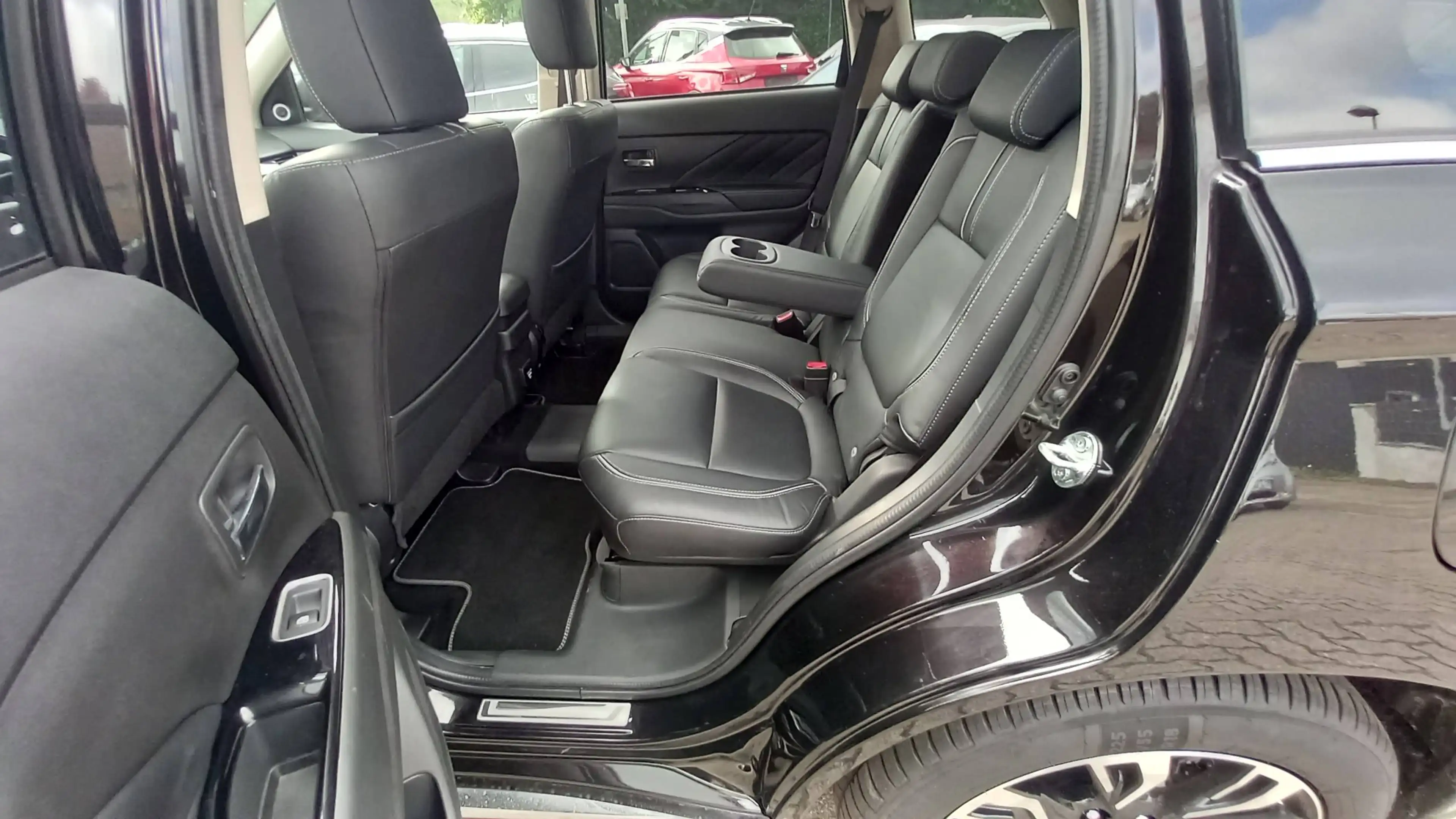 Mitsubishi Outlander Outlander 2.0 4WD Plug-In Hybrid Top — photo 10