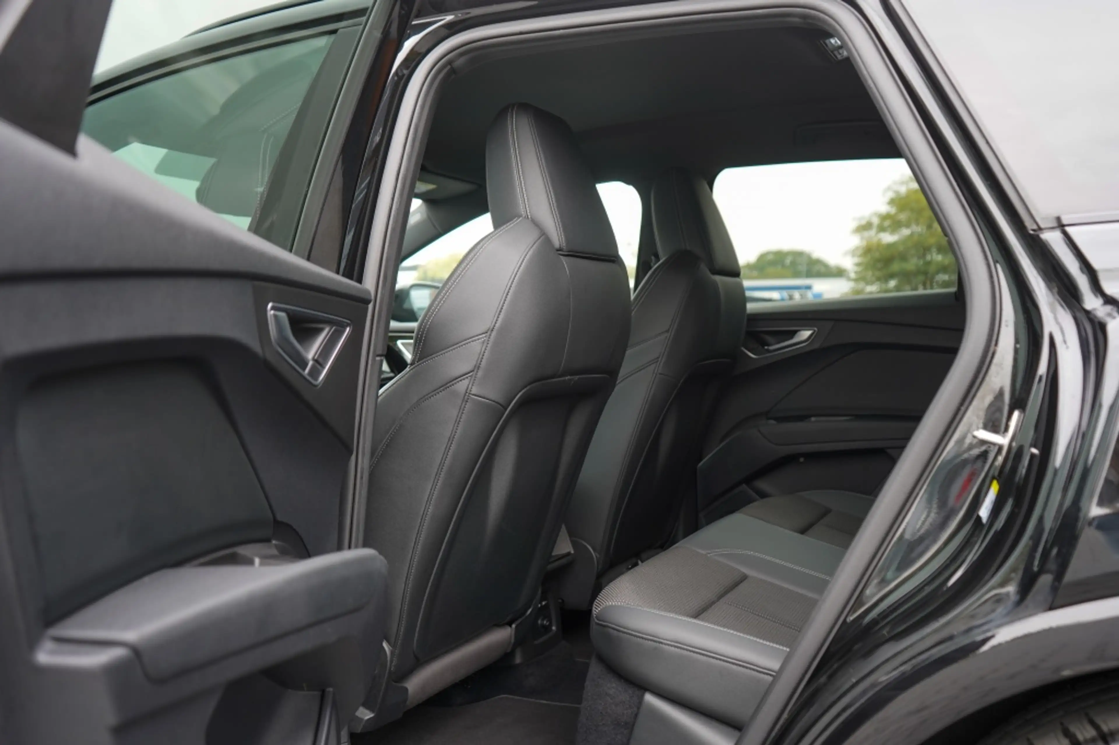 Audi Q4 e-tron 35 L ed S Com 55 kWh | 93,59% SOH | 3X S-line | Ma — photo 7