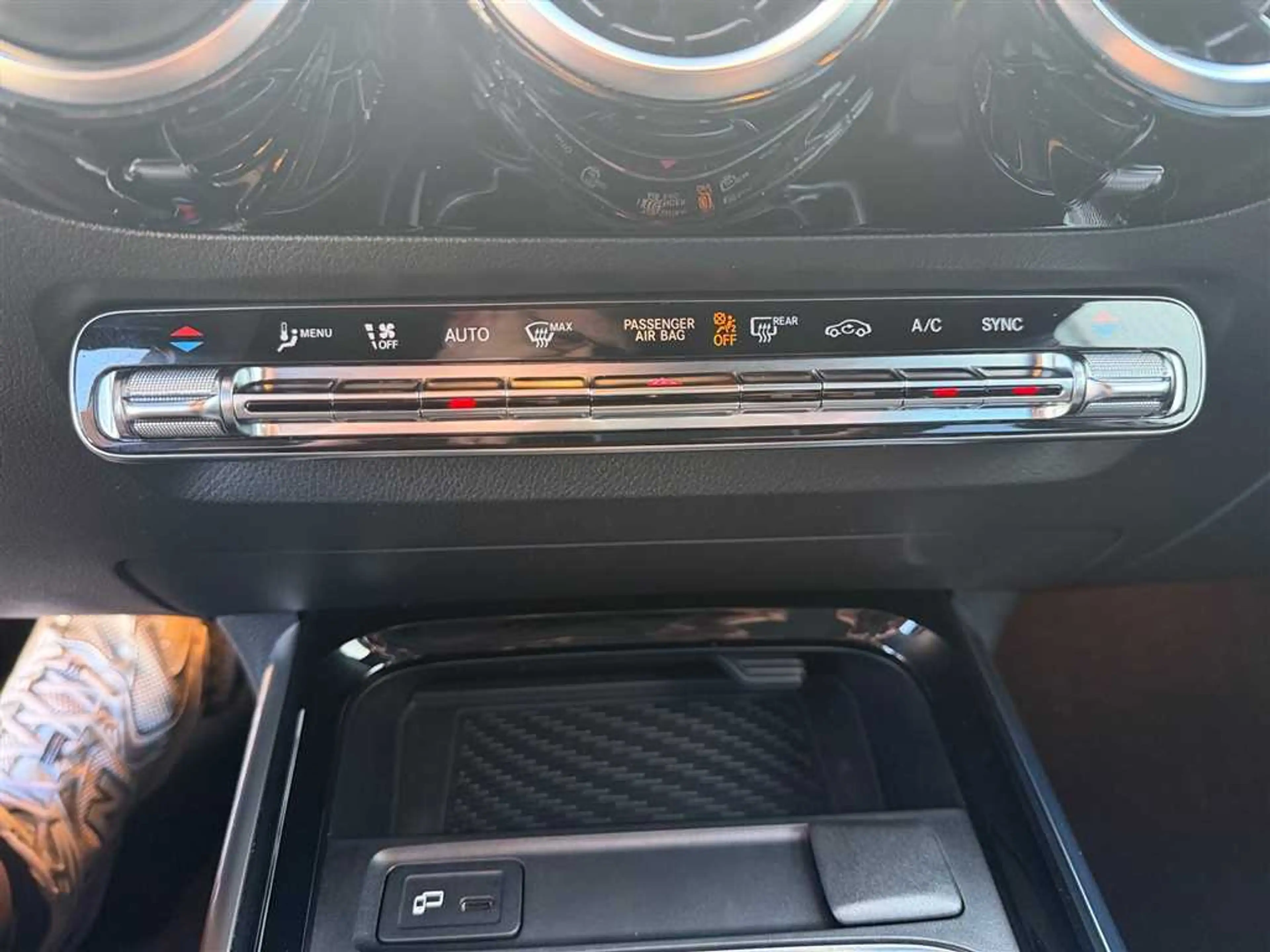 Mercedes-Benz GLA 250 DCT — photo 12
