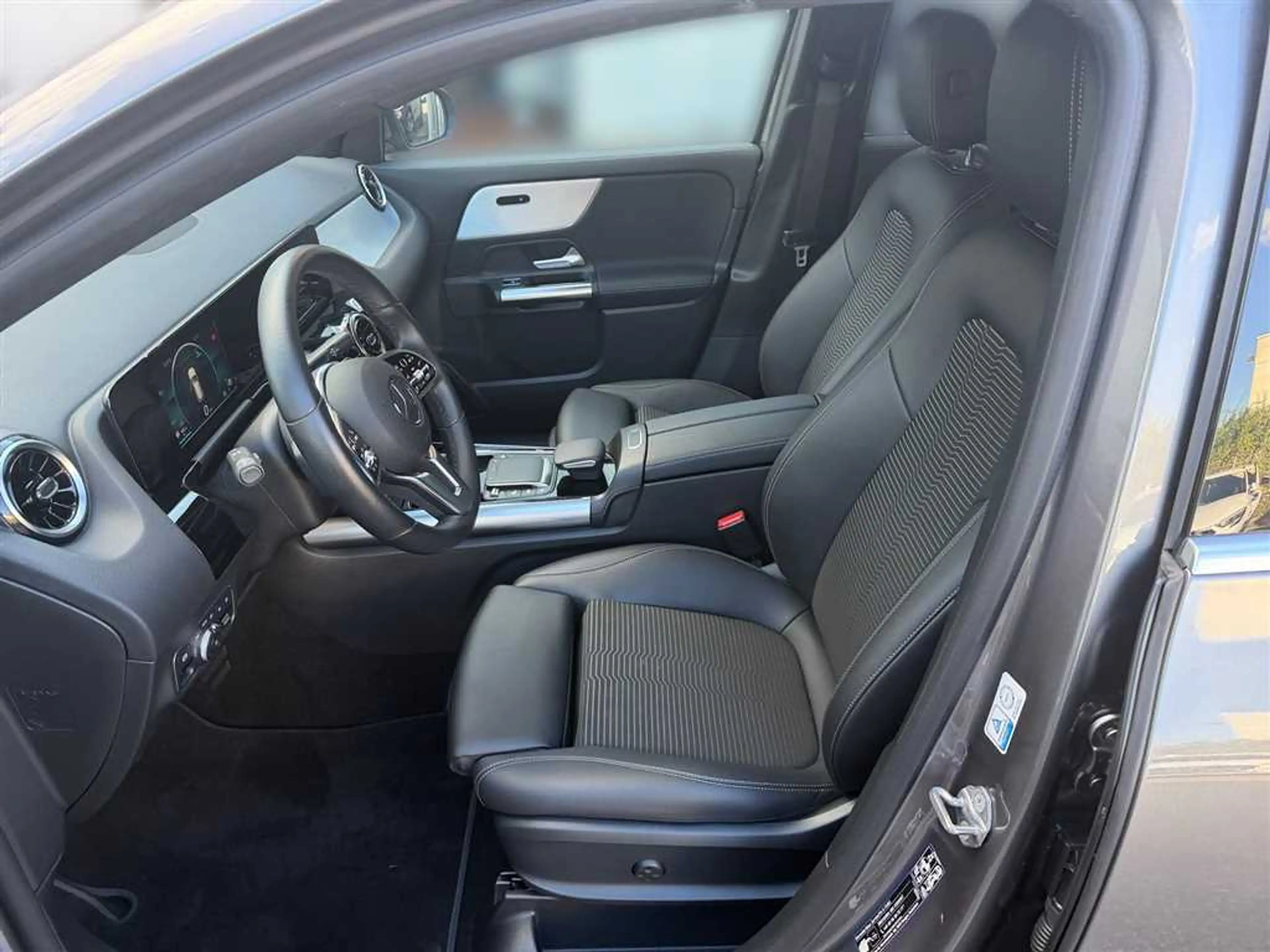 Mercedes-Benz GLA 250 DCT — photo 8