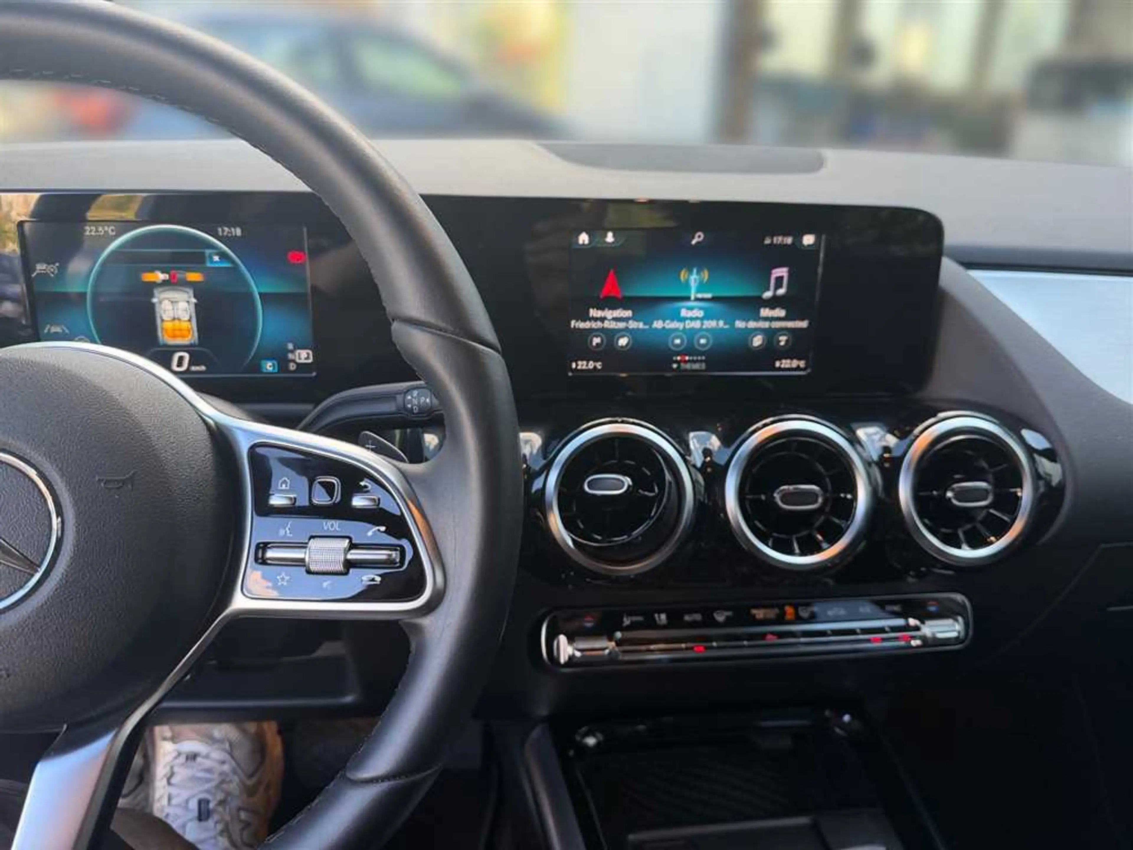 Mercedes-Benz GLA 250 DCT — photo 10