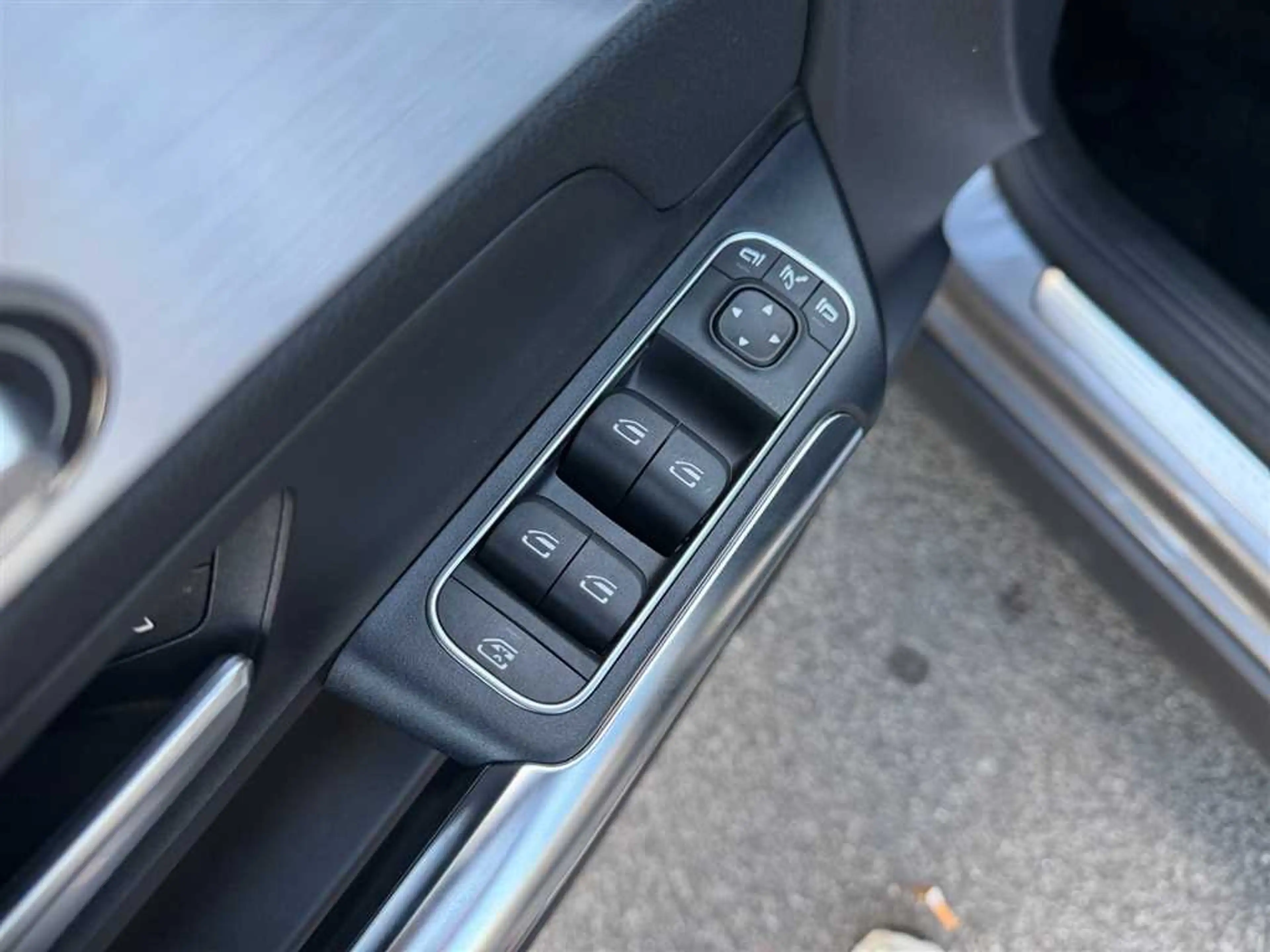 Mercedes-Benz GLA 250 DCT — photo 14