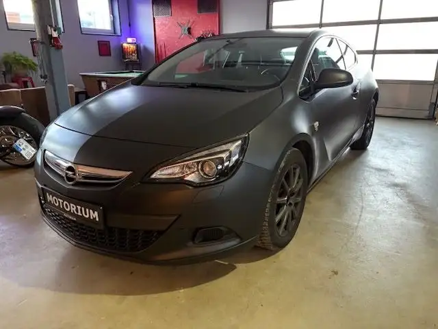 Opel Astra J GTC~schwarz matt foliert~wenig KM~