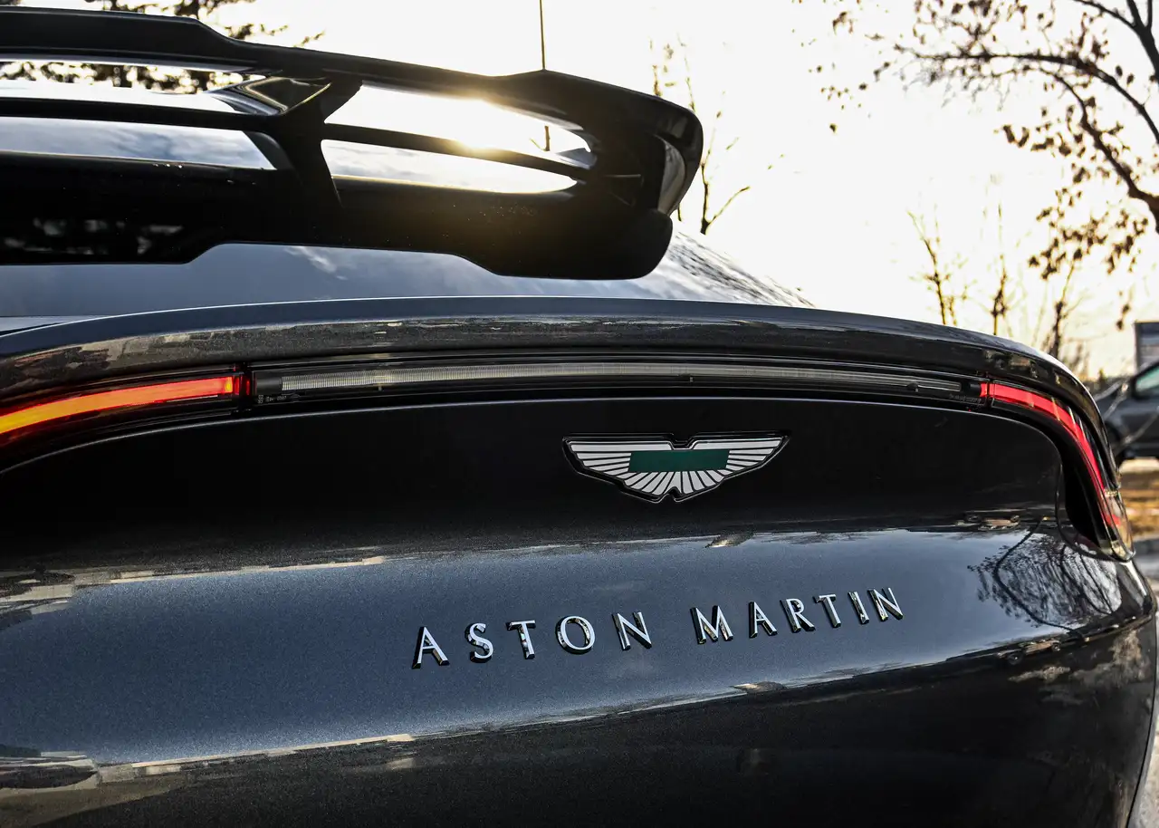Aston Martin DBX снимка Aston Martin DBX