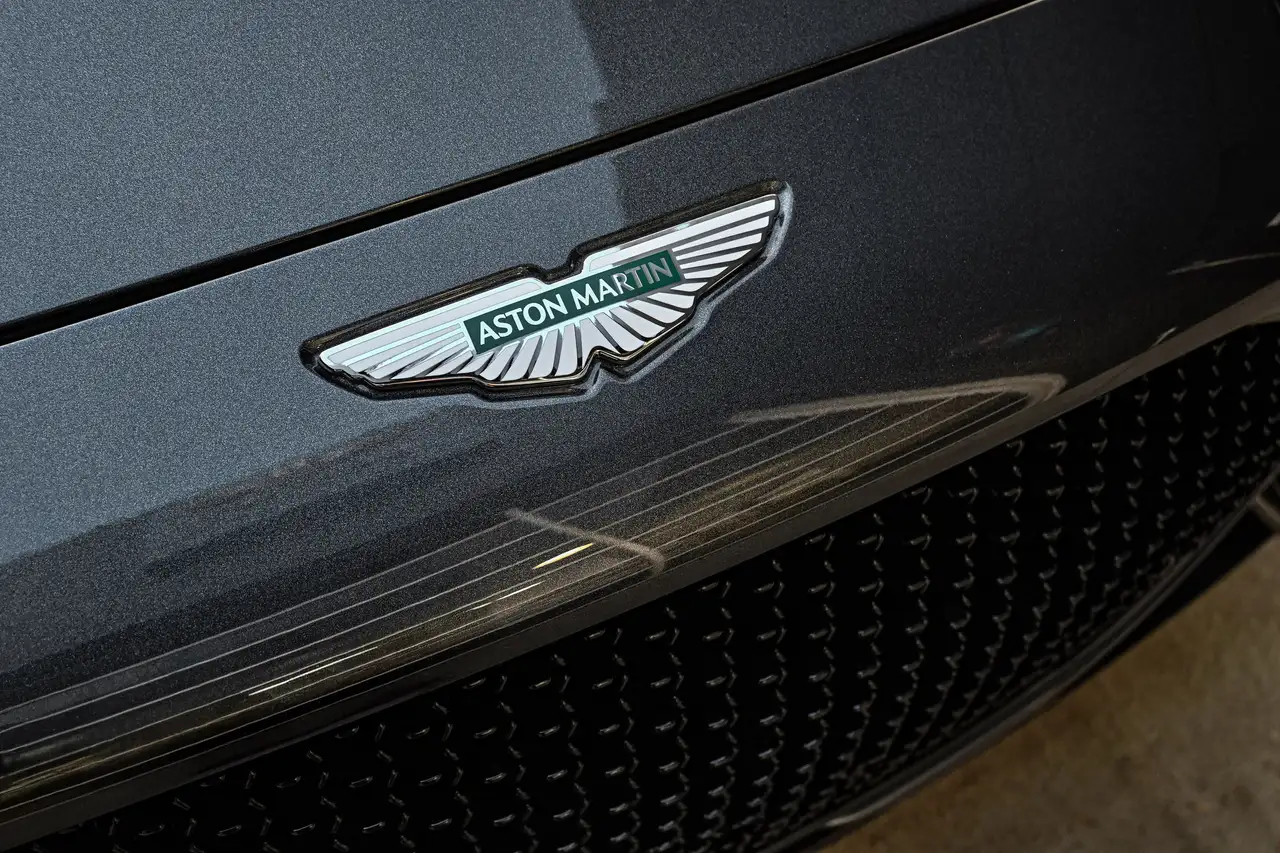 Aston Martin DBX снимка Aston Martin DBX