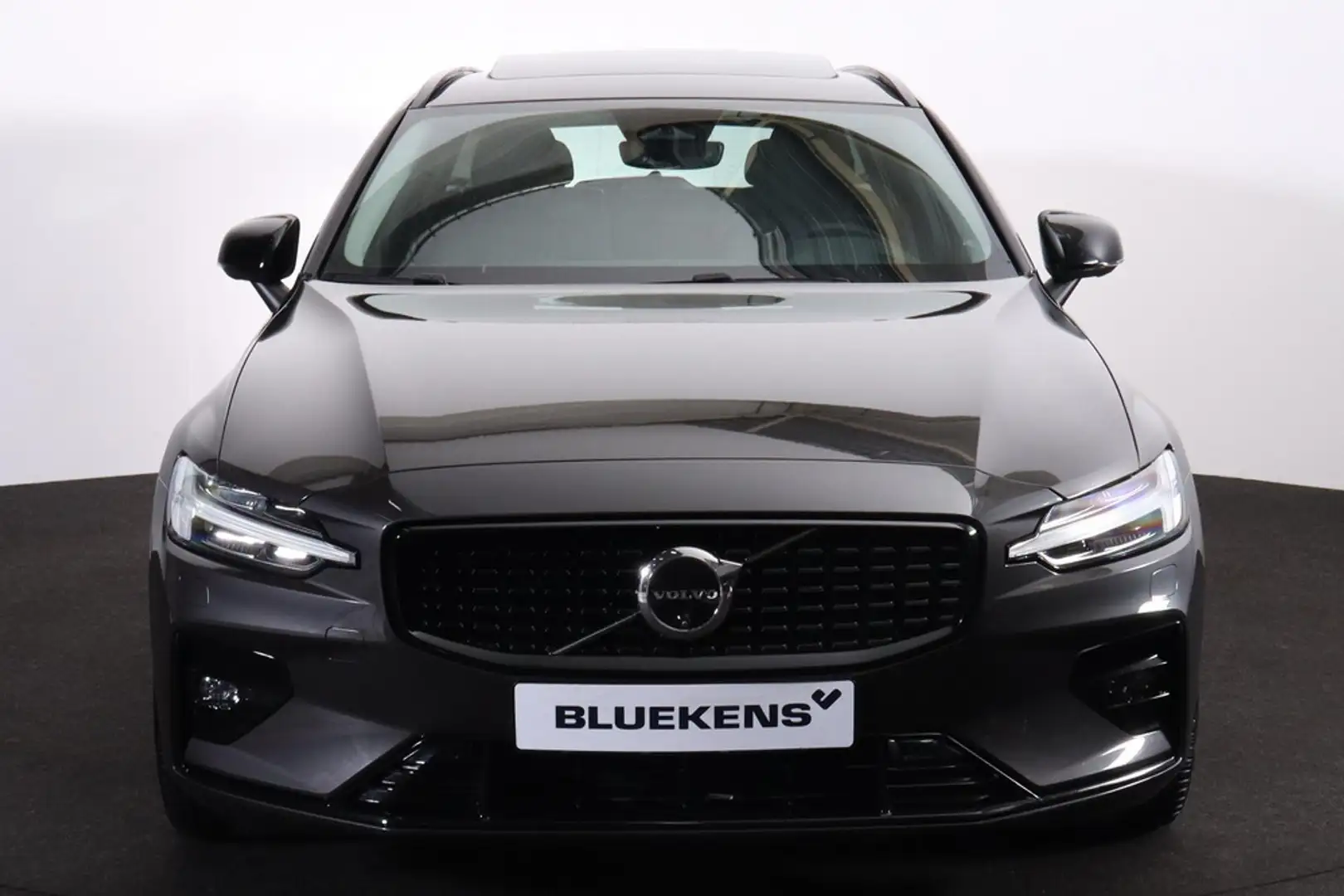 Volvo V60 B3 Plus Dark - Panorama/schuifdak - IntelliSafe As Grijs - 2