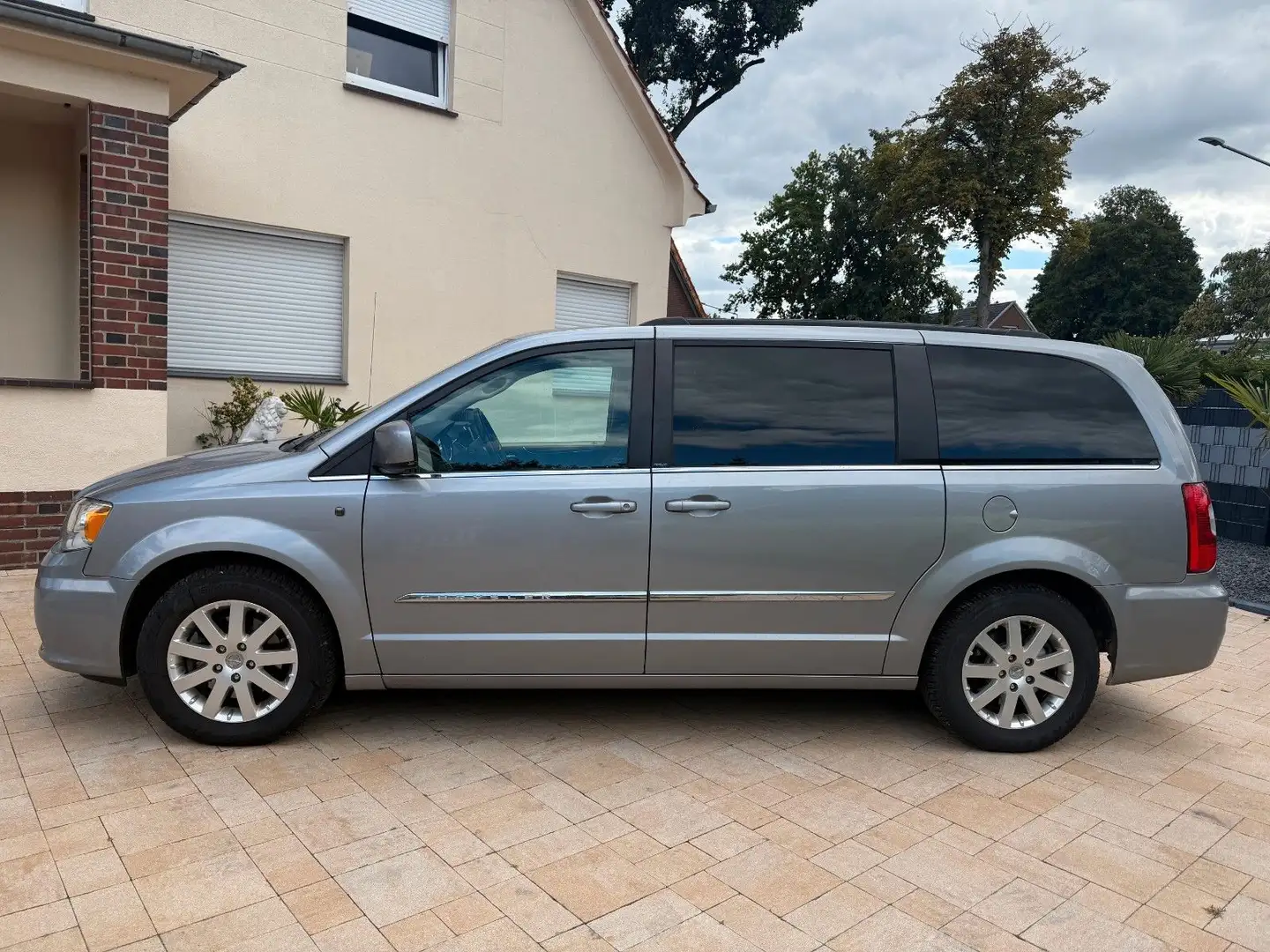 Chrysler Grand Voyager 3.6+LPG Gas+Leder+7 Sitze+SHZ+ Grau - 2