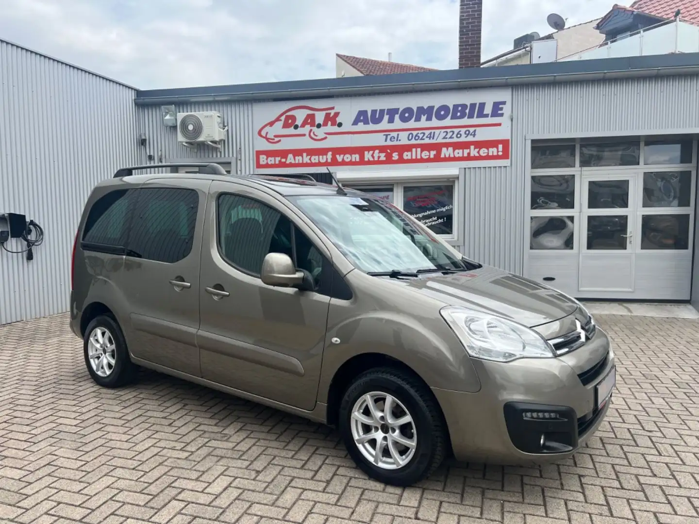 Citroen Berlingo Kombi Shine 2.Hand+95TKM+AHK+Kamera+Nav Brun - 1