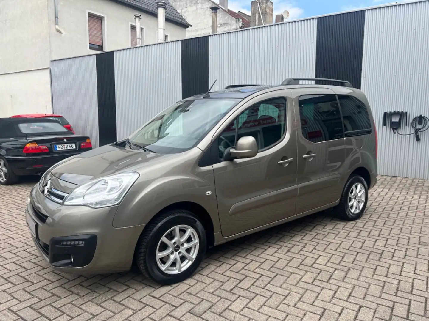 Citroen Berlingo Kombi Shine 2.Hand+95TKM+AHK+Kamera+Nav Brun - 2