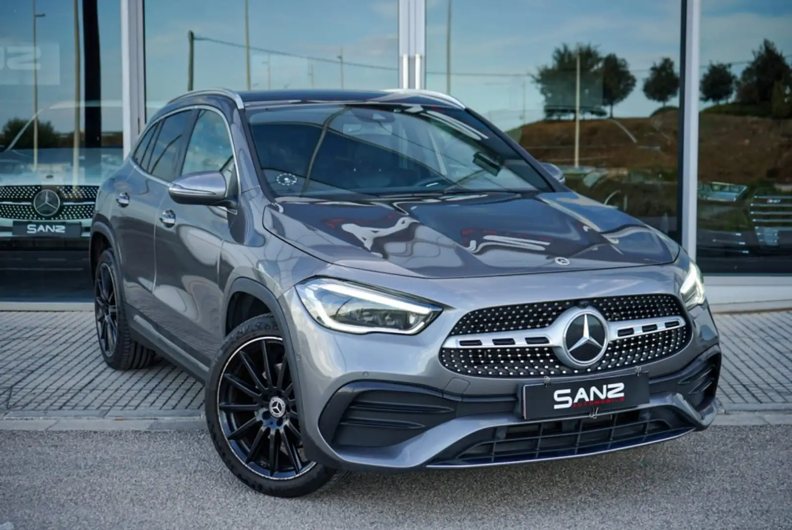 Mercedes-Benz GLA 250 250e Gris - 2
