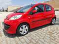 Peugeot 107 1.0i Urban Rojo - thumbnail 1