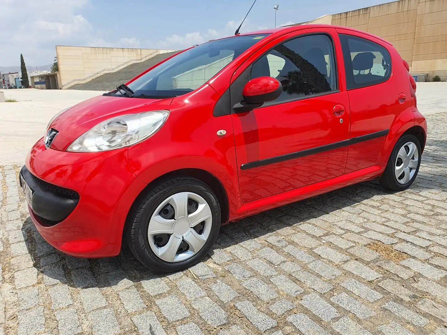 Peugeot 107 1.0i Urban Rojo - 1