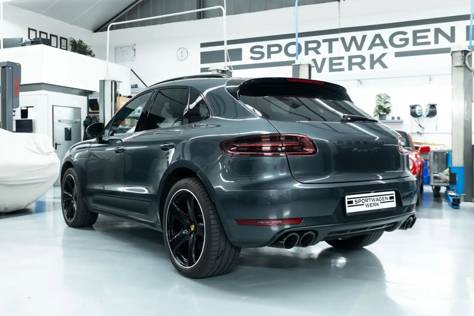 Porsche Macan GTS I PDLS+ I Bose I 2. Hd I BRD Grau - 2
