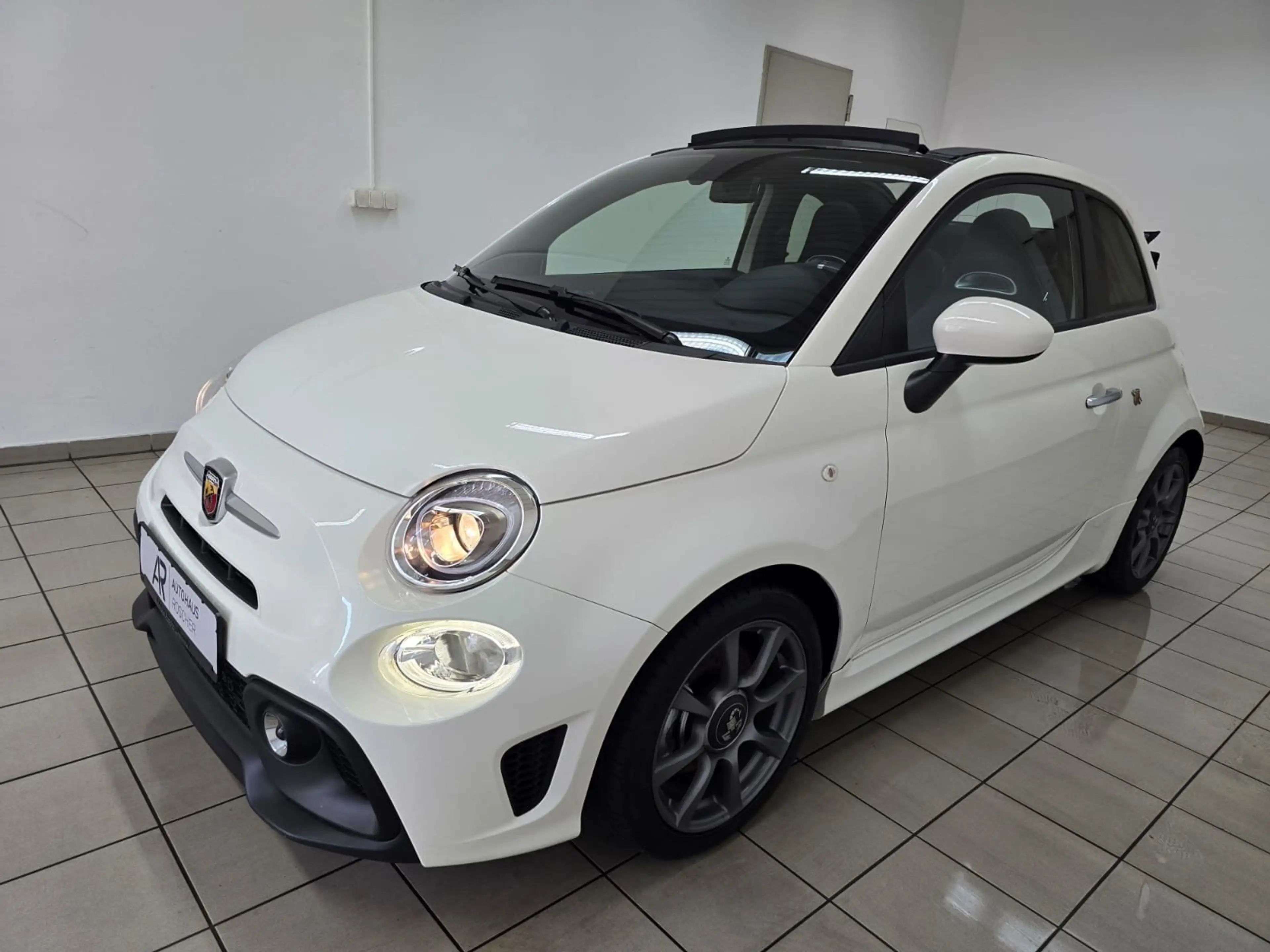 Abarth 595C Sportbagas Sportsitze Carplay Sonderlack — photo 7