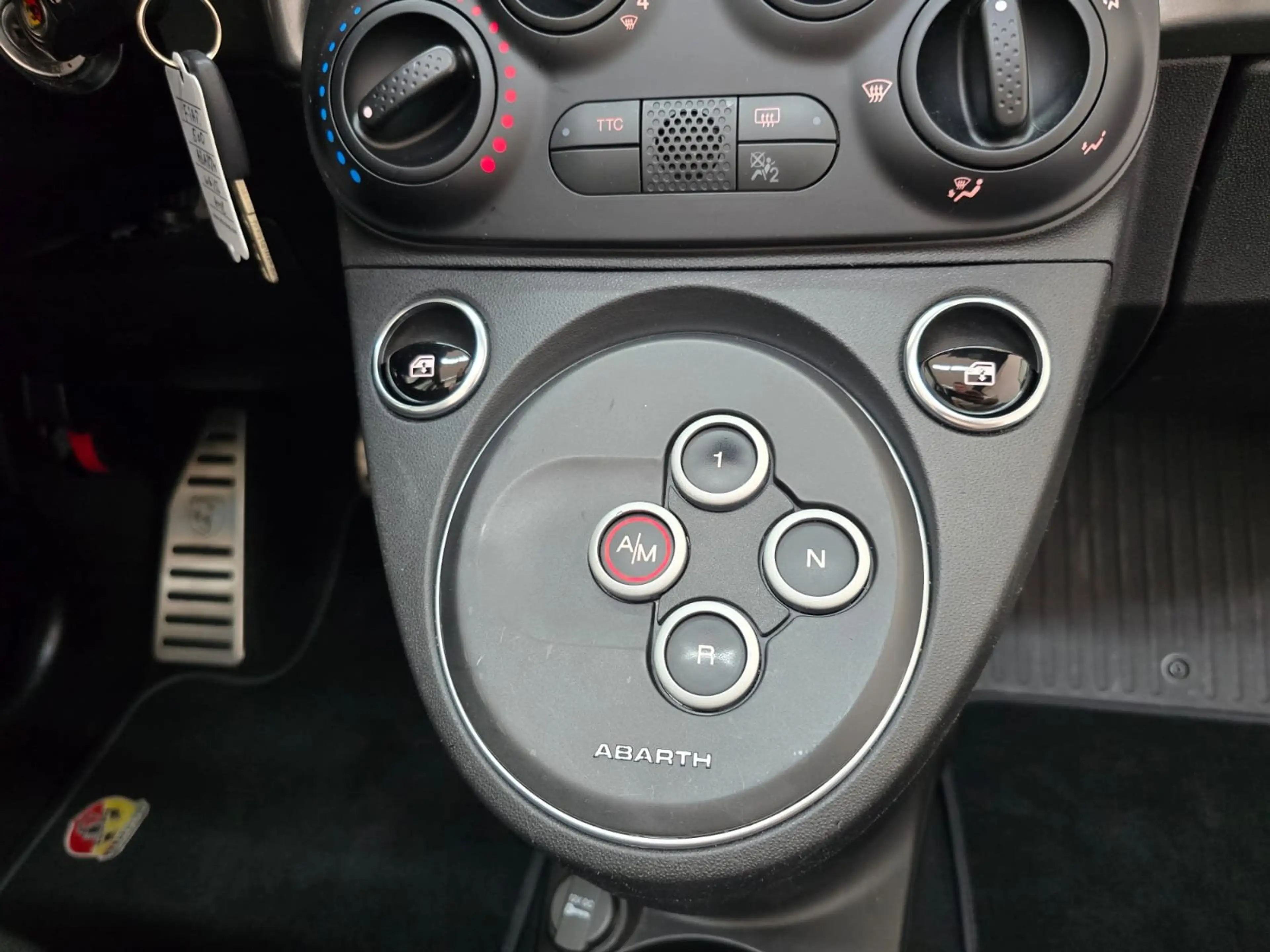 Abarth 595C Sportbagas Sportsitze Carplay Sonderlack — photo 15
