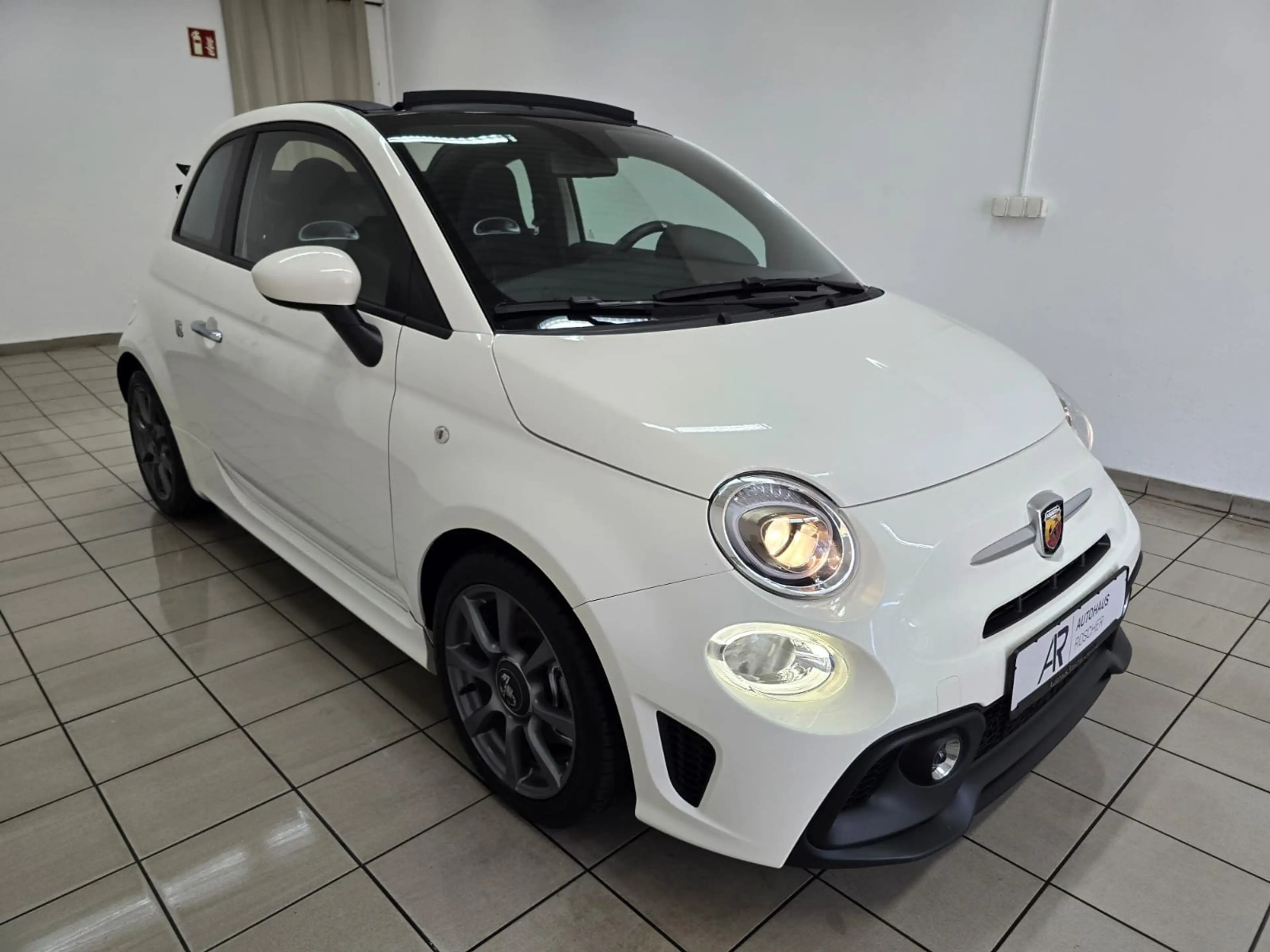 Abarth 595C Sportbagas Sportsitze Carplay Sonderlack — photo 10