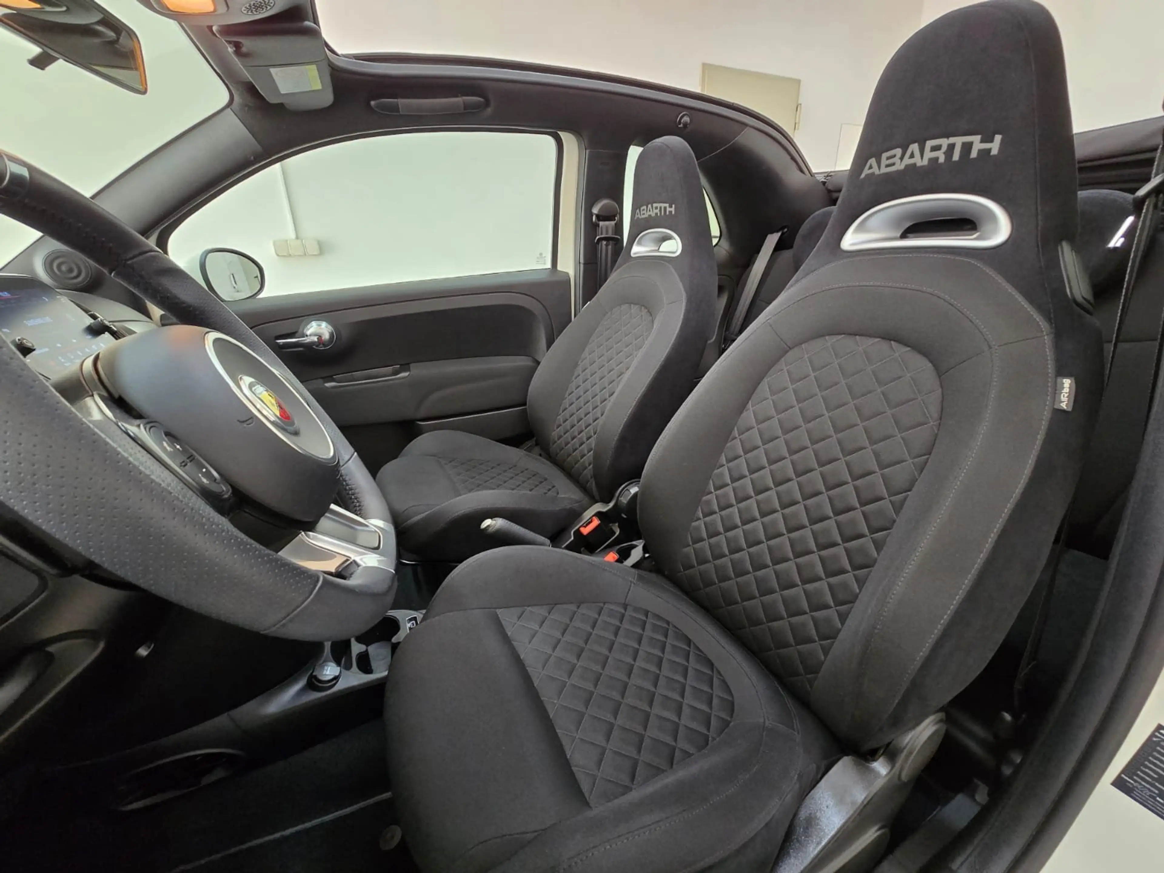 Abarth 595C Sportbagas Sportsitze Carplay Sonderlack — photo 11