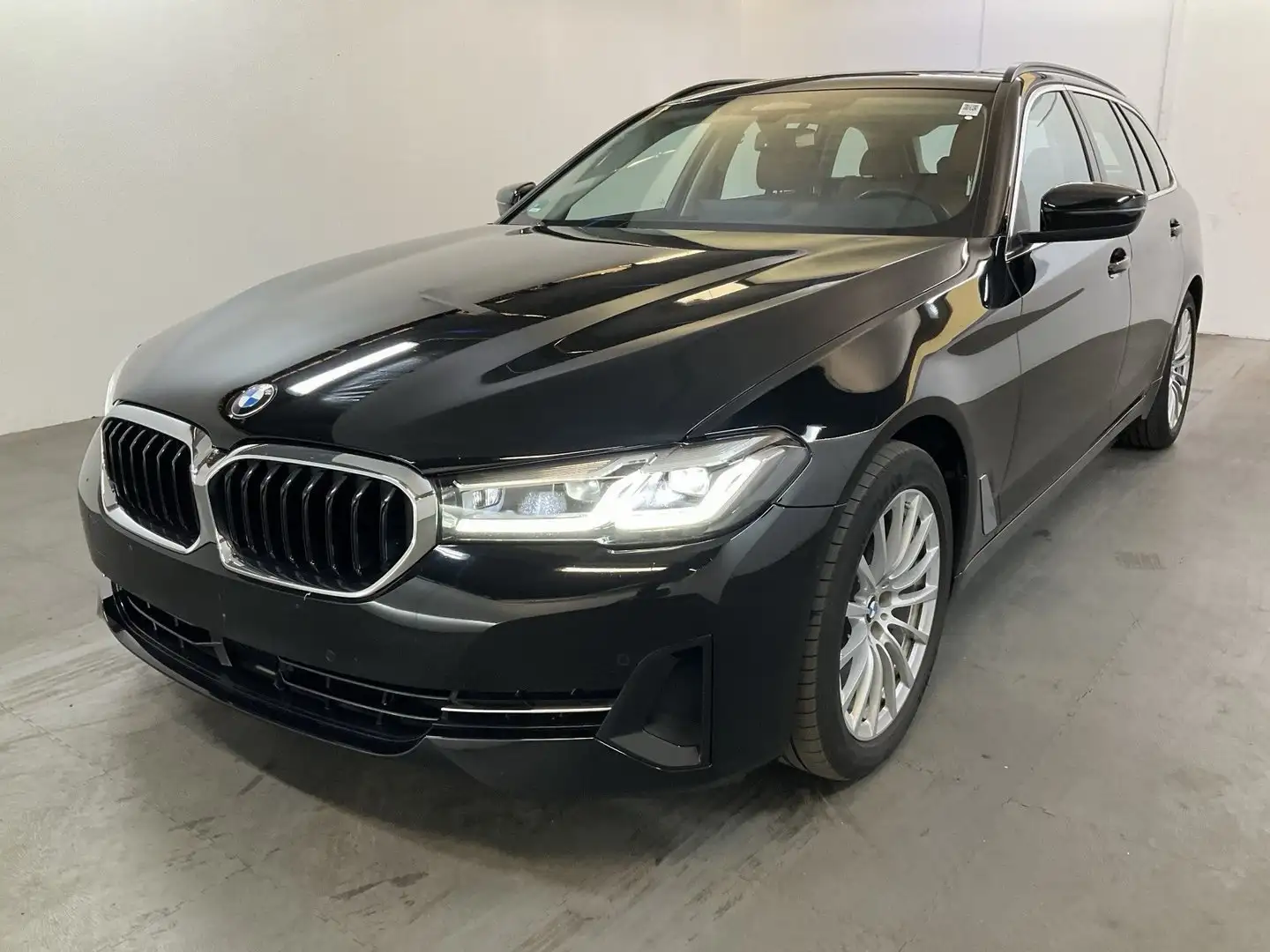 BMW 520 d touring xDrive*LEDER/Braun*PANORAMA*HUD*AHK*LED* Schwarz - 2